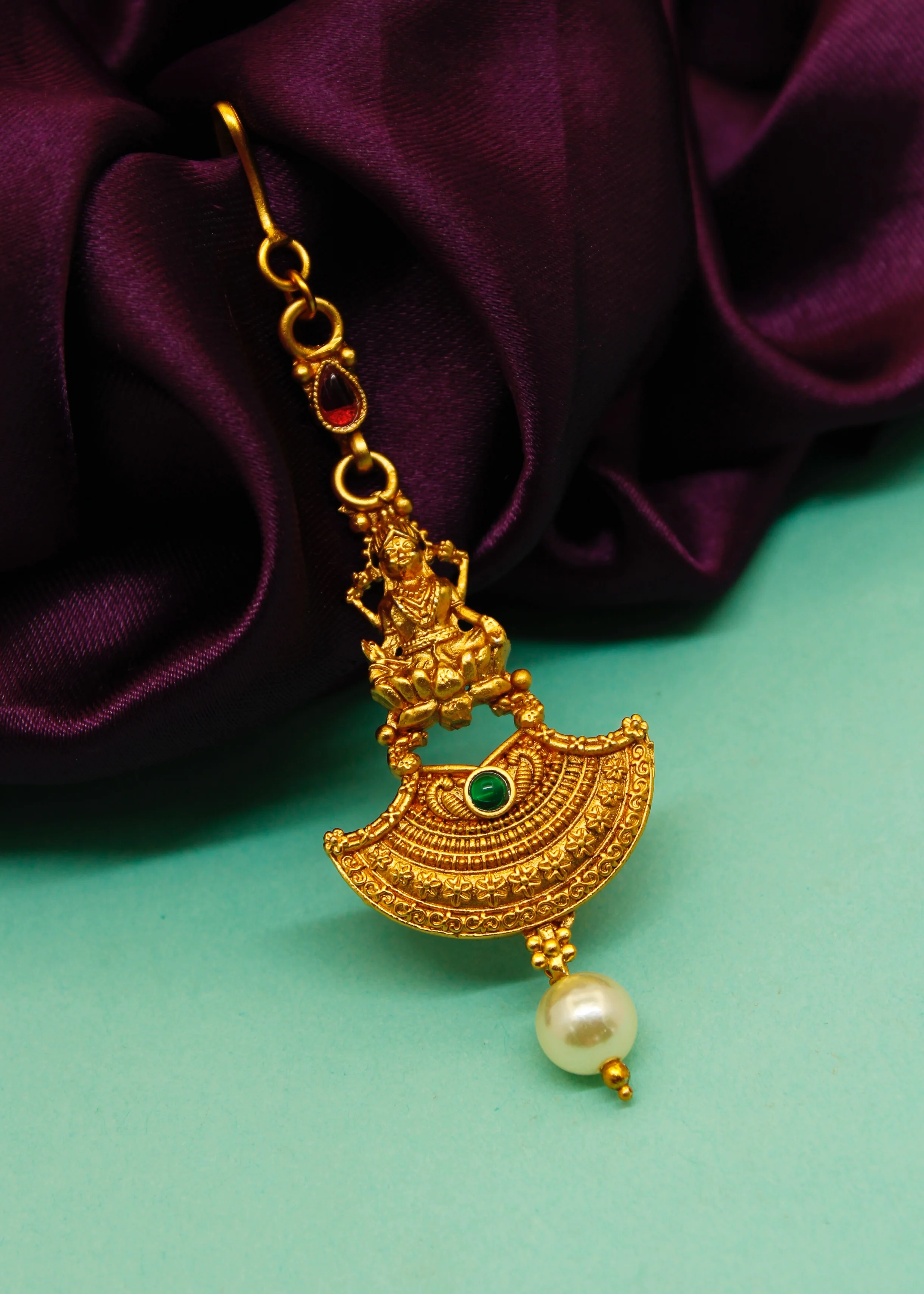 RESPLENDENT TEMPLE DESIGNER BINDI - Image 4