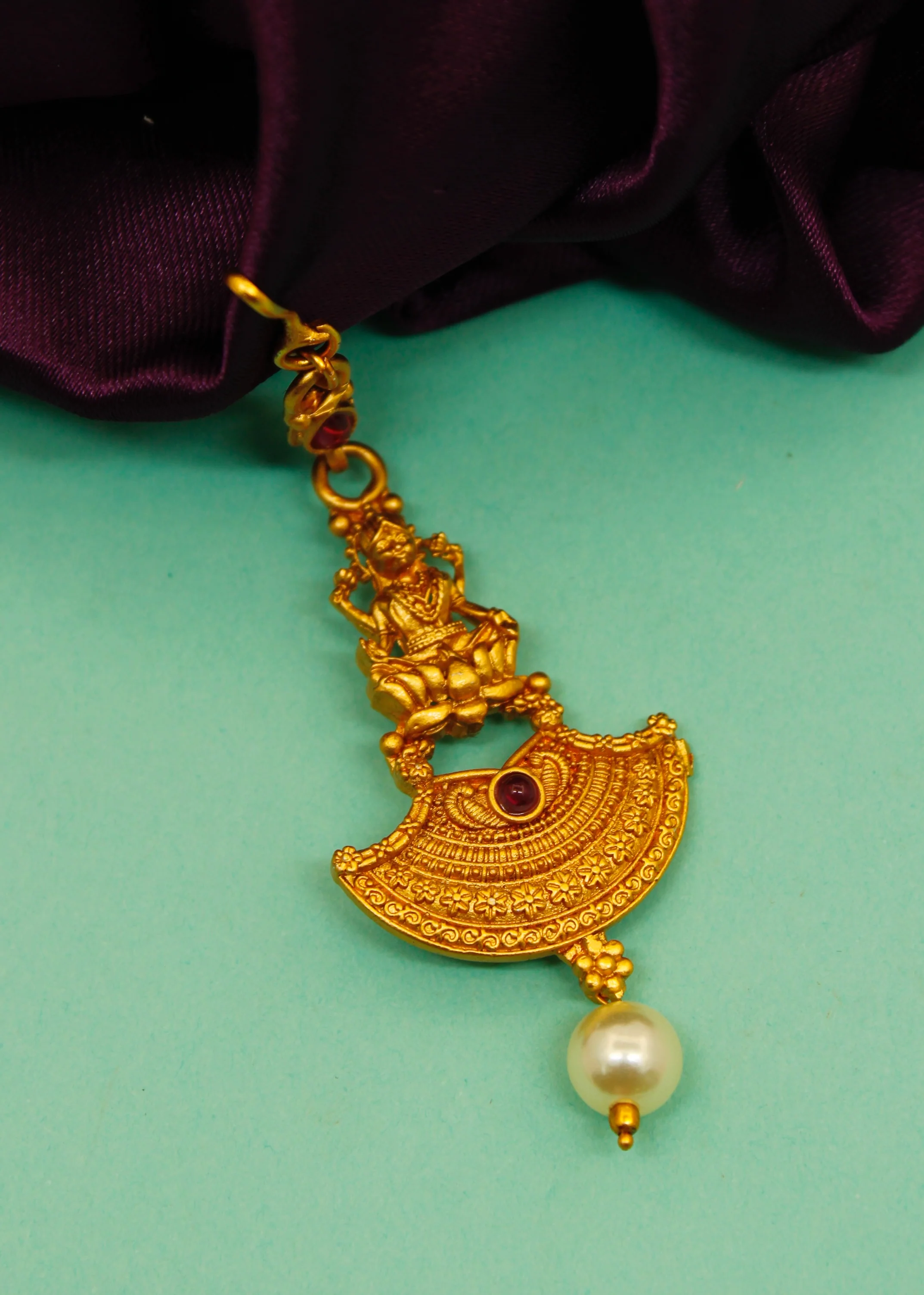 RESPLENDENT TEMPLE DESIGNER BINDI - Image 5