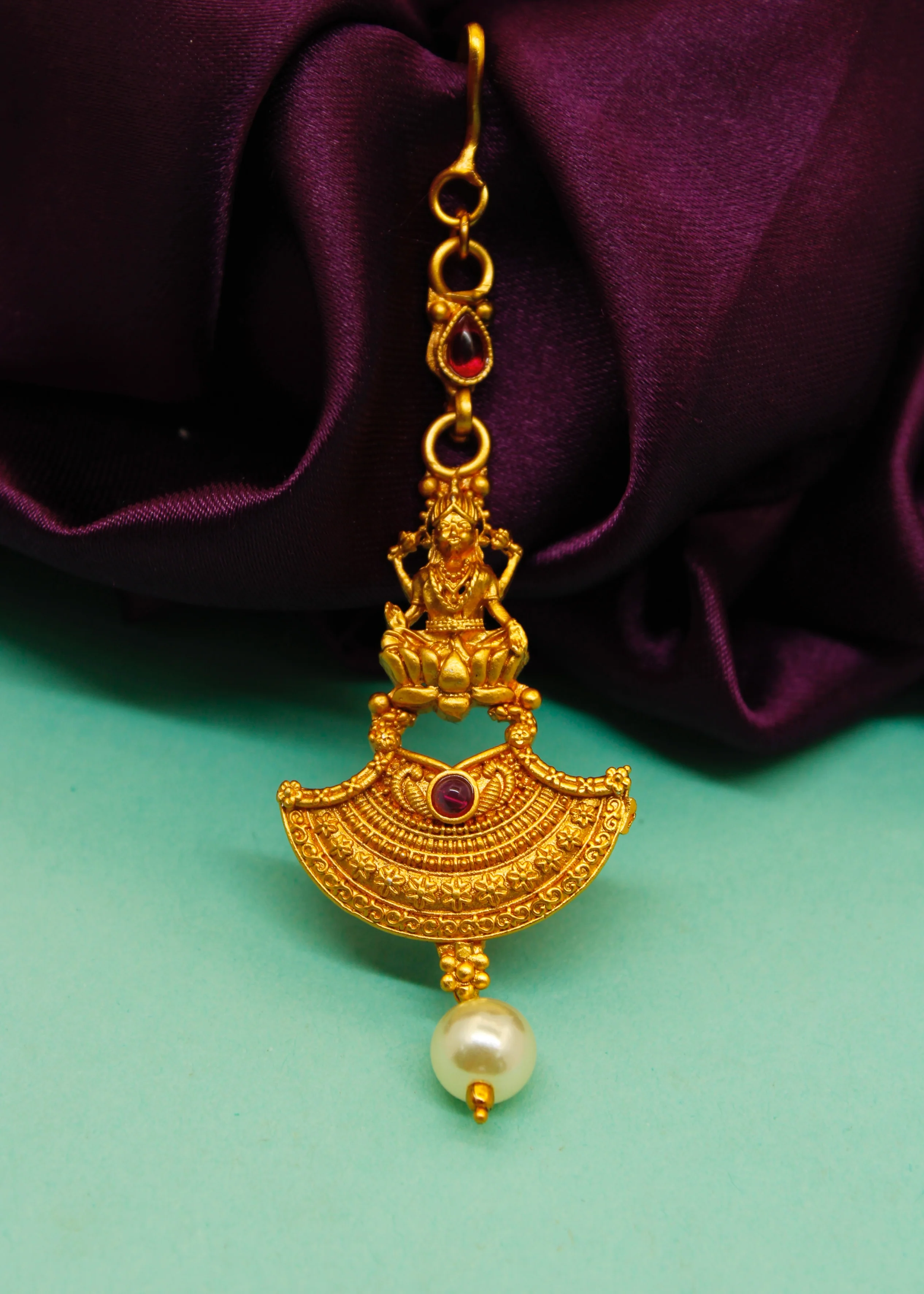 RESPLENDENT TEMPLE DESIGNER BINDI - Image 7