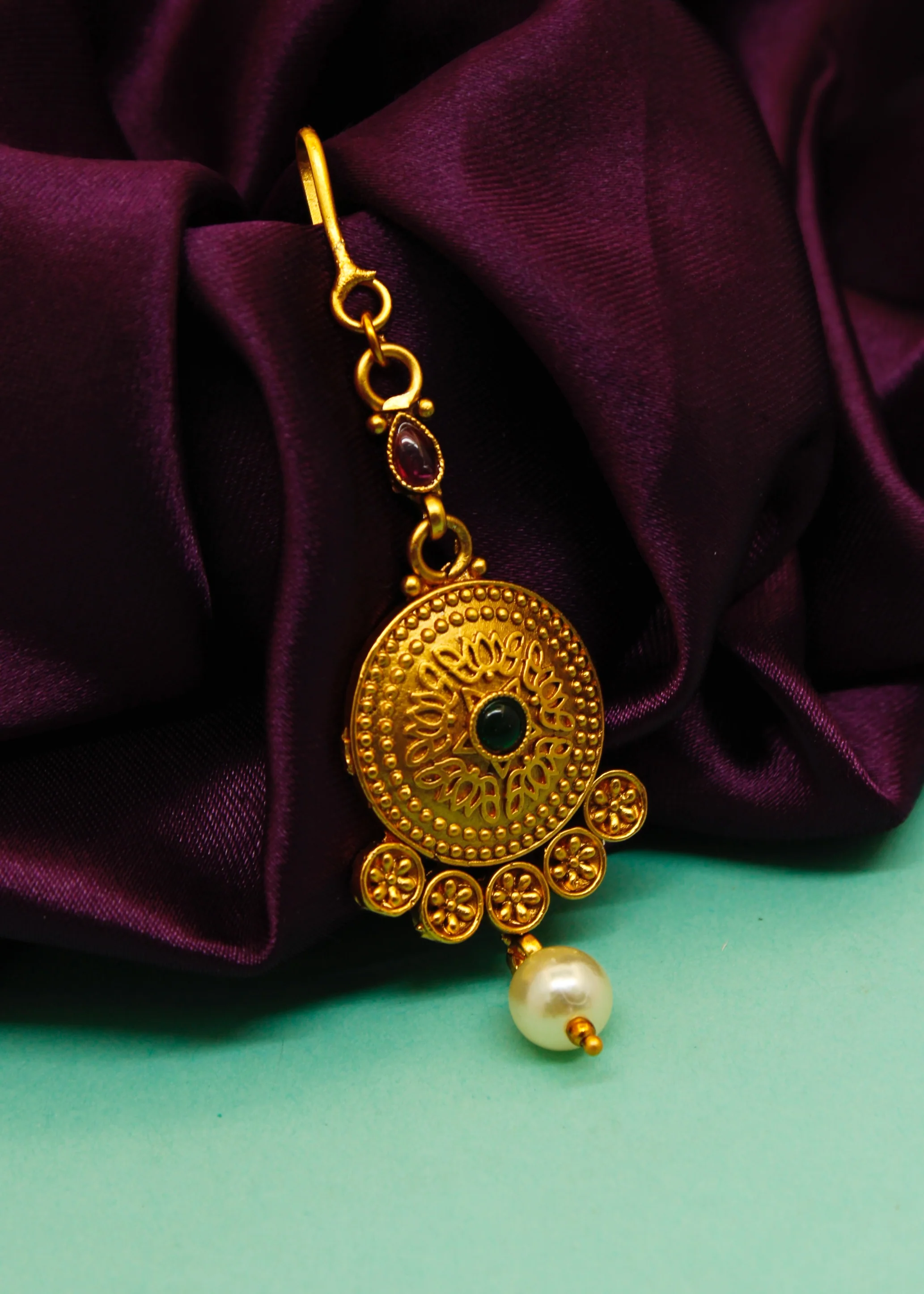 DESIGNER ROUND SHAPE BINDI - Image 2