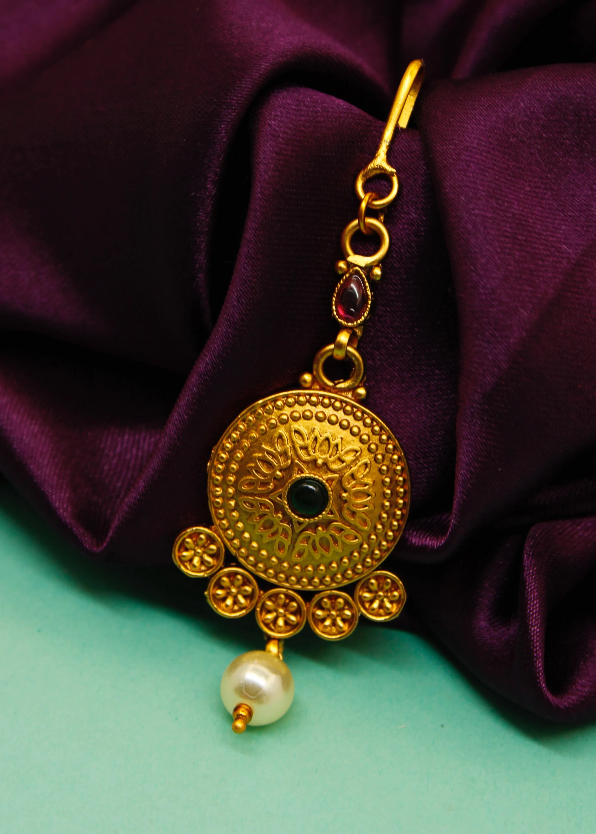 DESIGNER ROUND SHAPE BINDI - Image 6