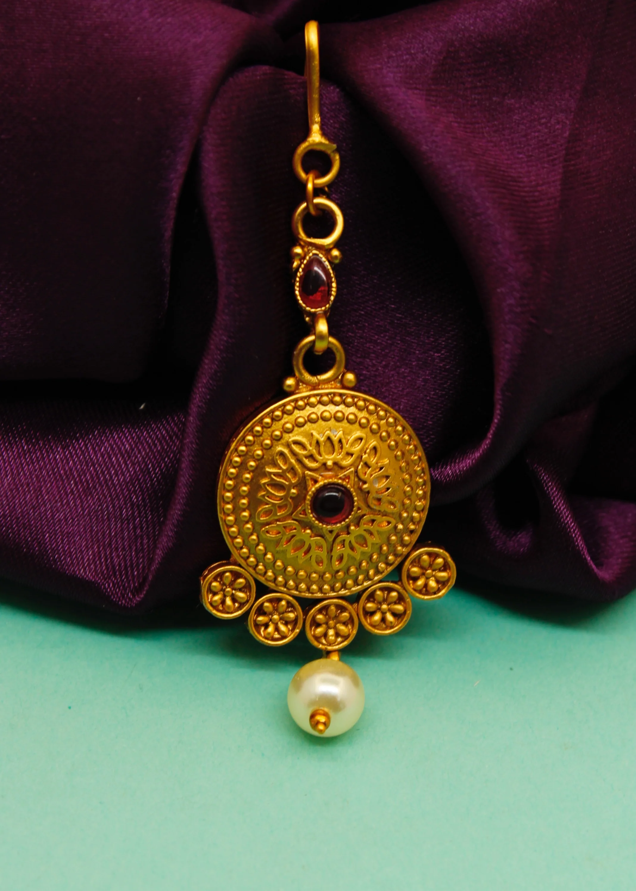 DESIGNER ROUND SHAPE BINDI - Image 8