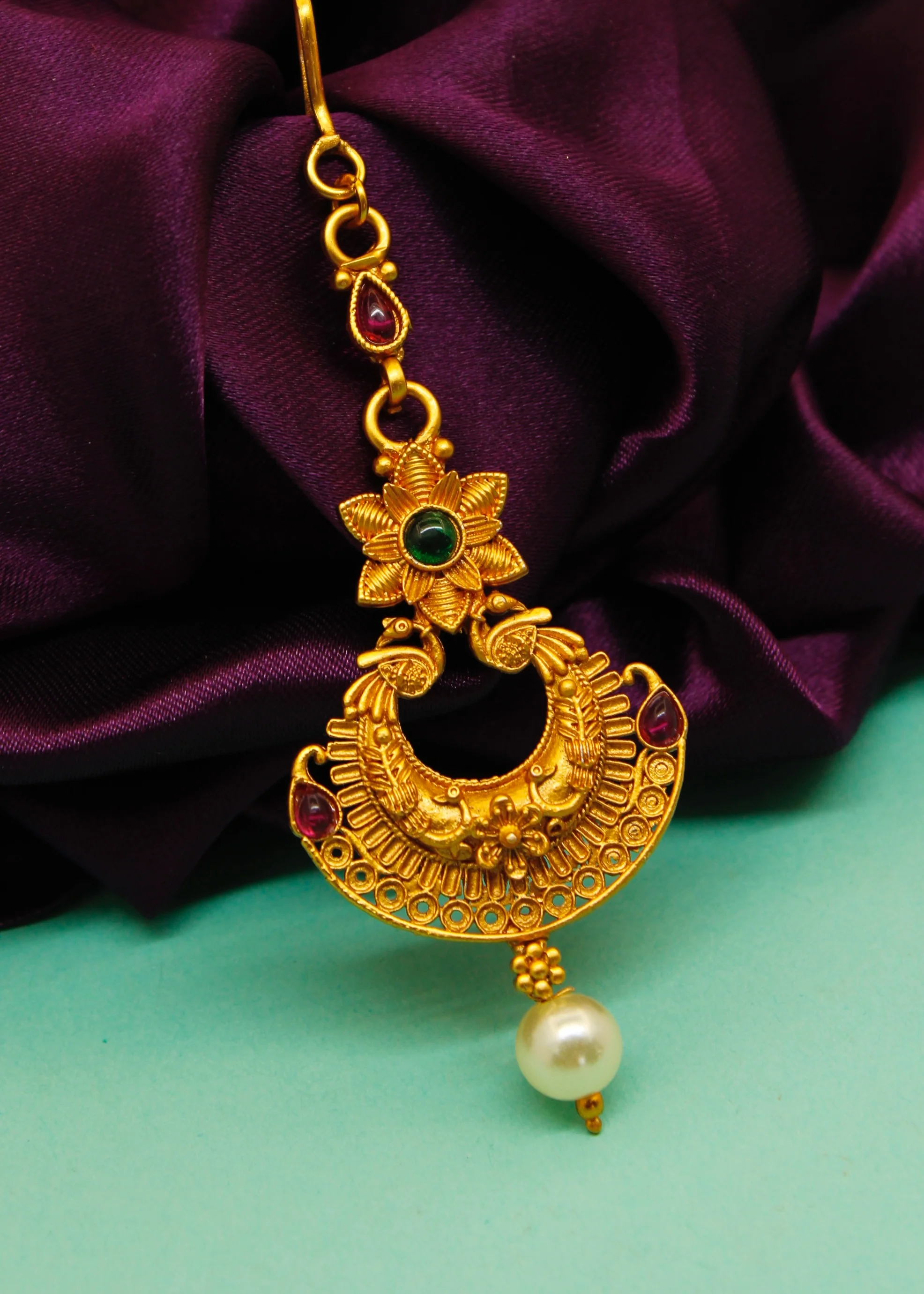 CLASSY FLORAL PEACOCK BINDI