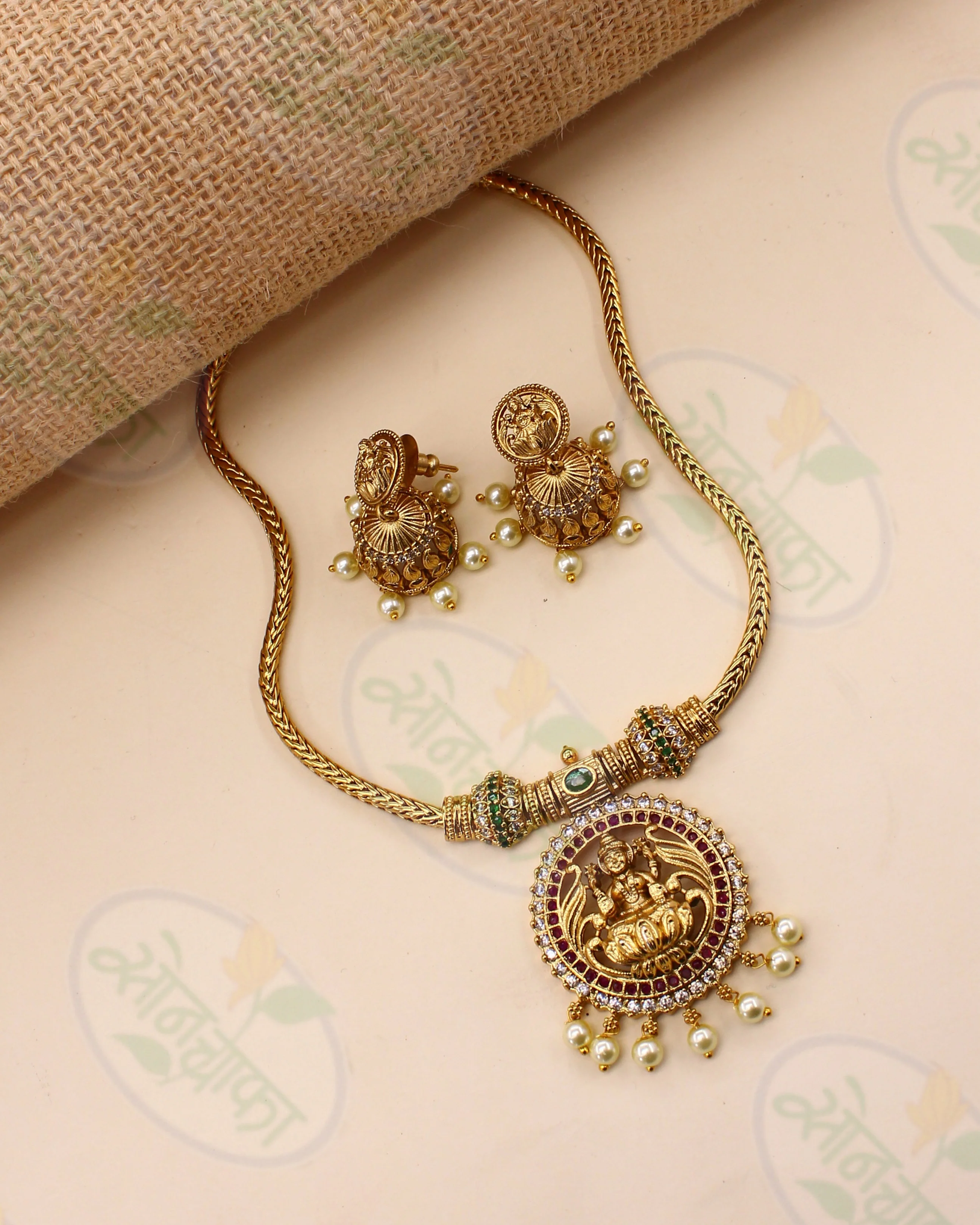 BRILLIANT ANTIQUE NECKLACE