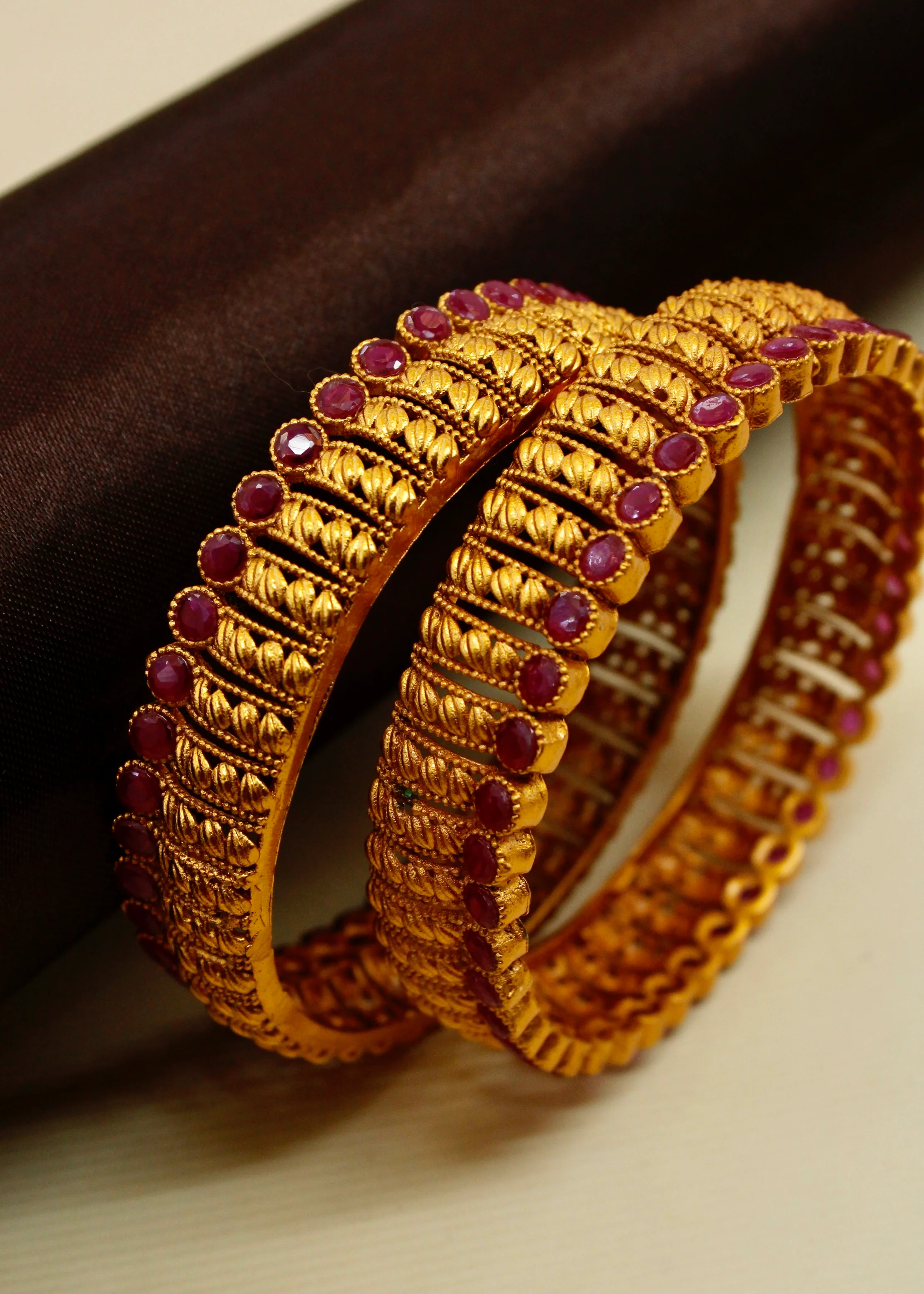 LEAF WITH KEMP STONE BANGLES - Image 6