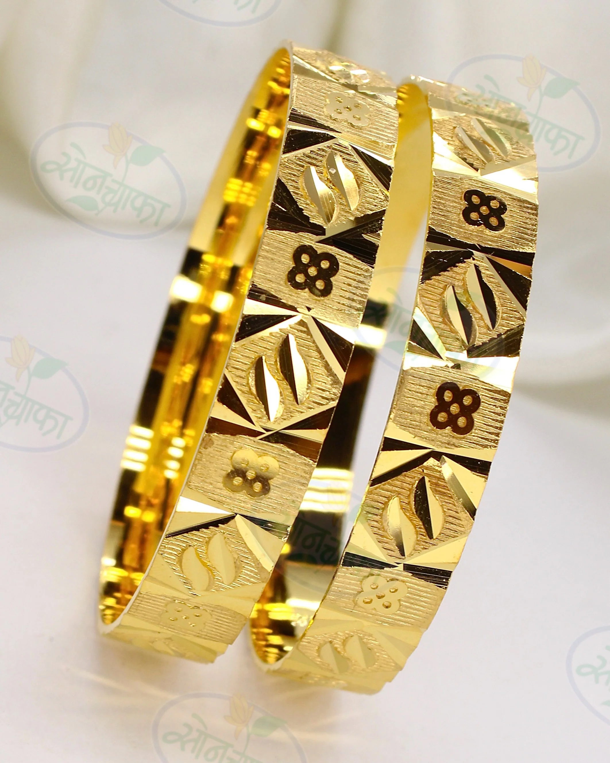 CLASSY GOLD PLATED BANGLES