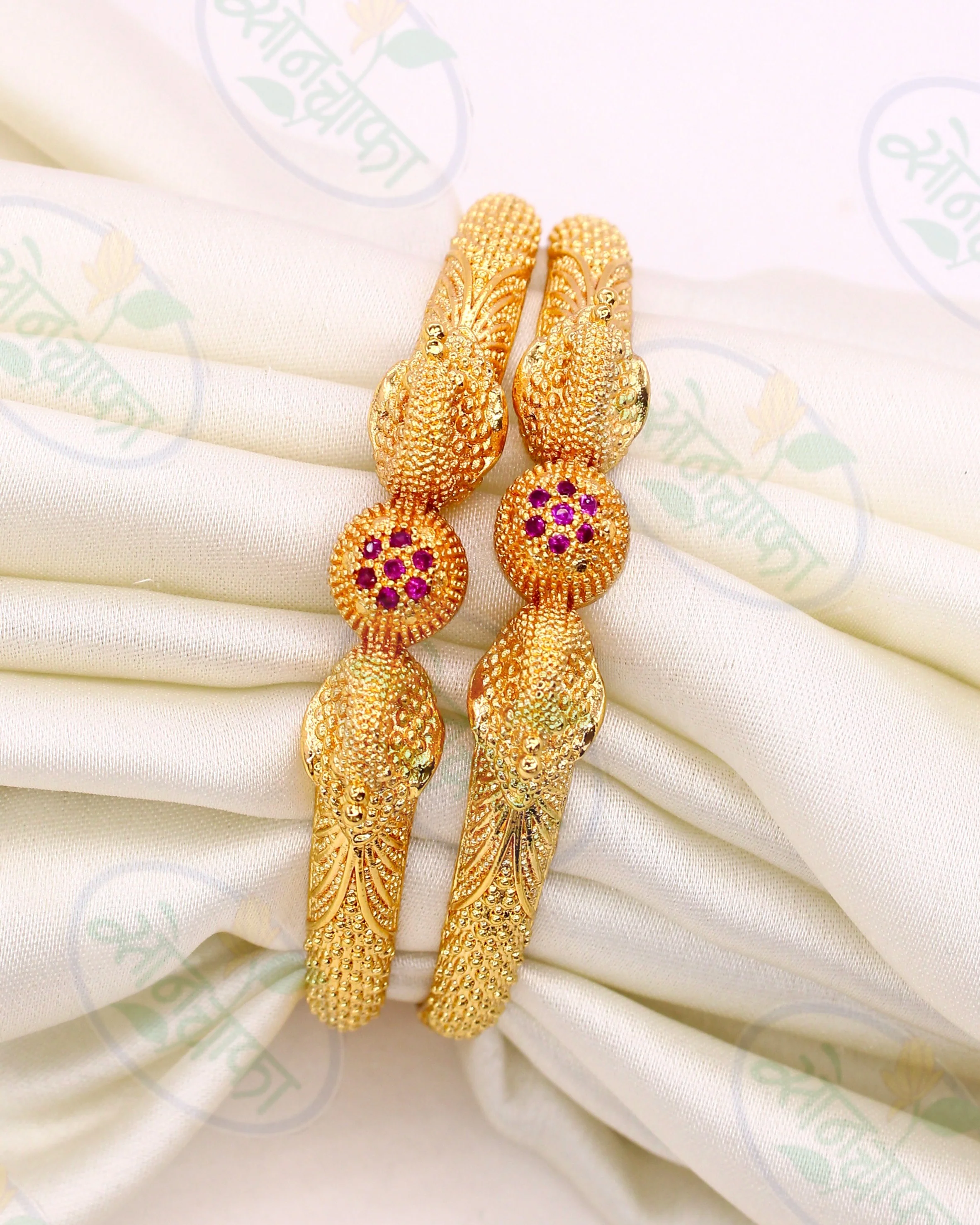 TRENDY PEACOCK KADA