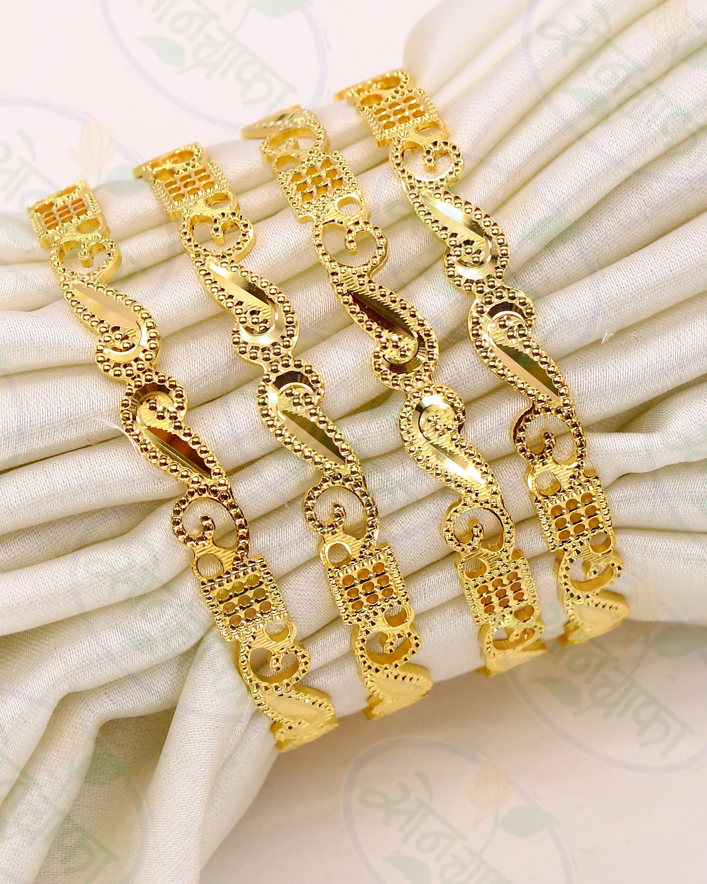ALLURING GOLD PLATED BANGLES