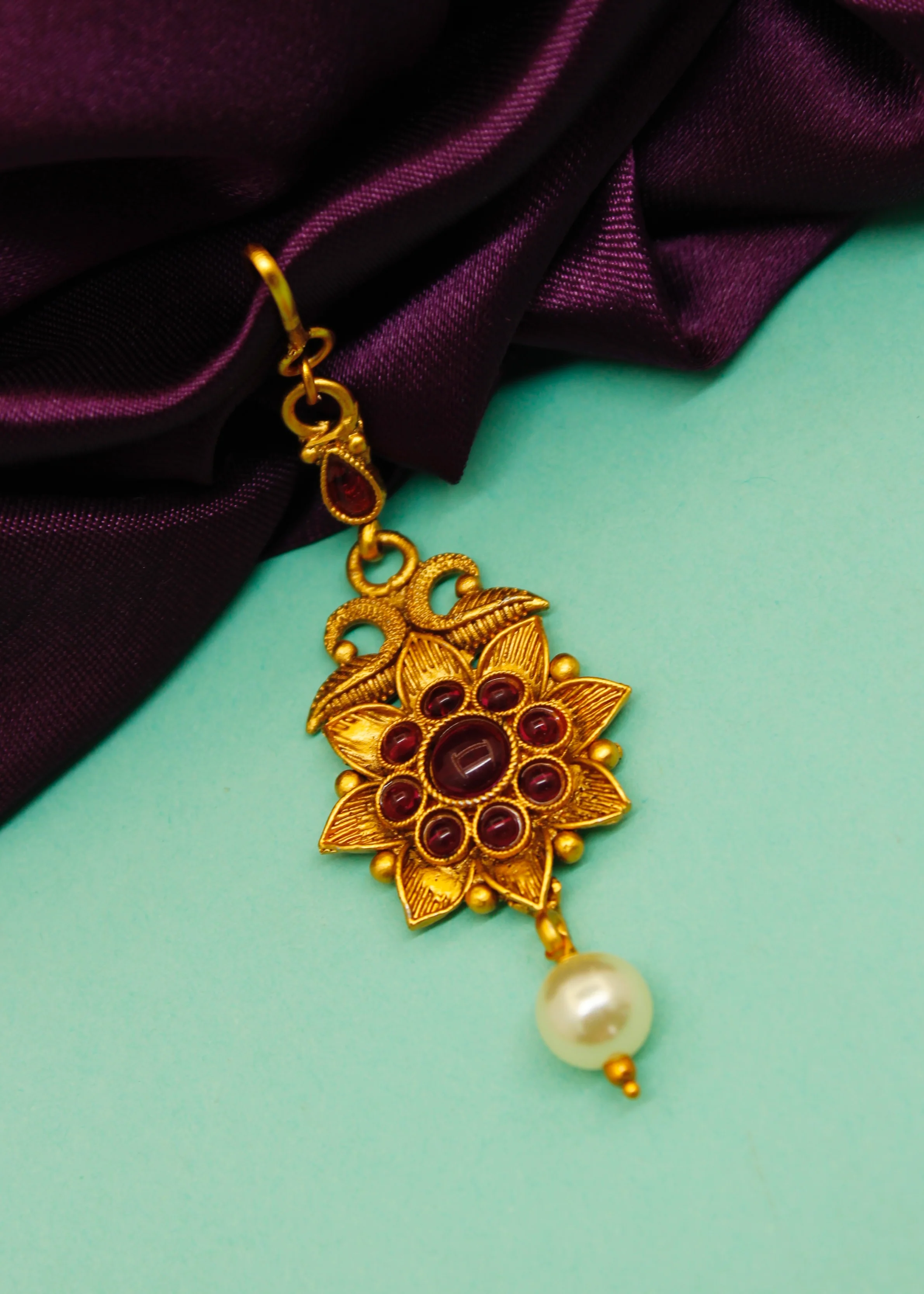 STUDDED FLORAL PESHWAI BINDI - Image 3