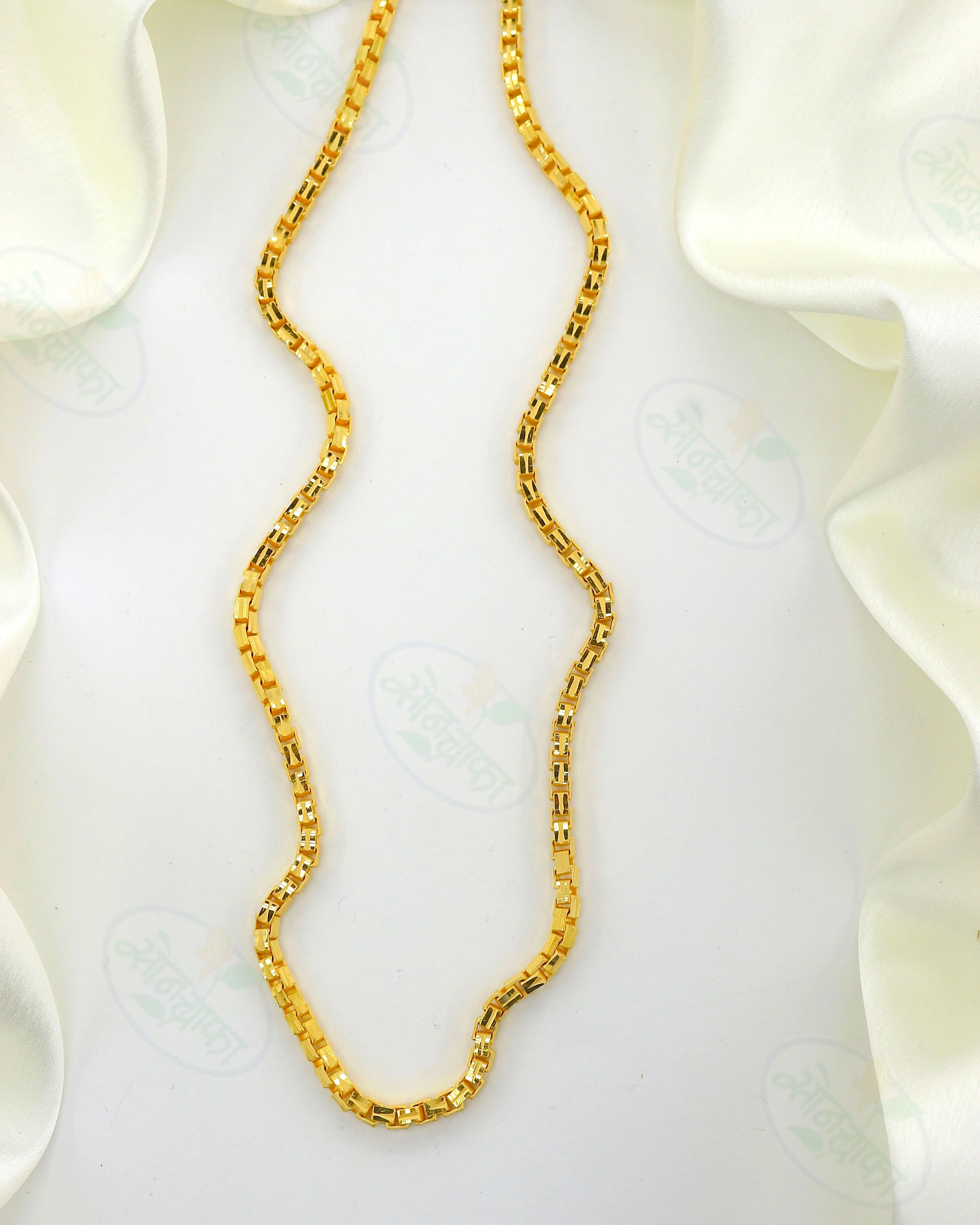 OPULENT ALLURE GOLD PLATED CHAIN - Image 5