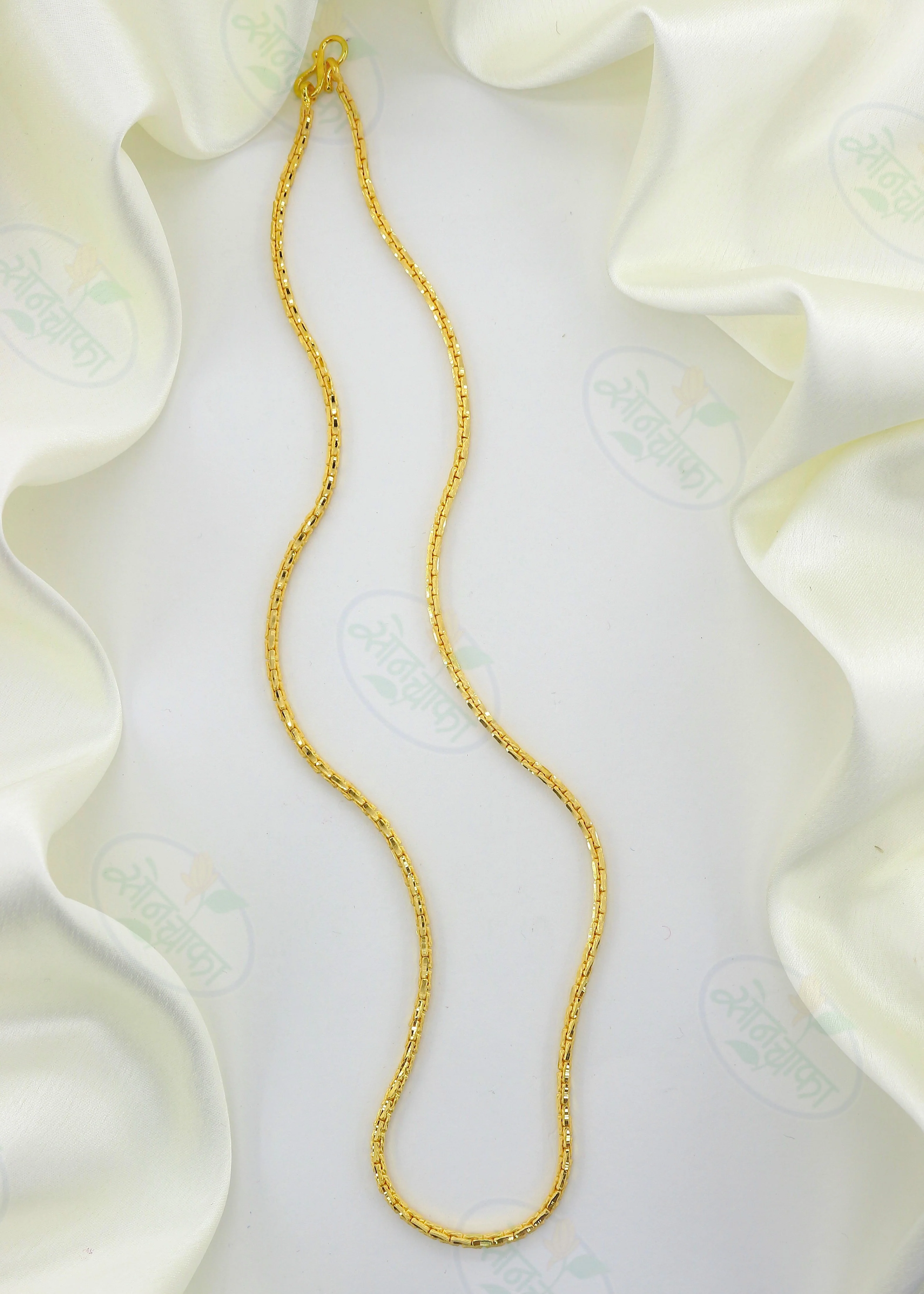 SIMPLE & BEAUTIFUL DESIGNER GOLDEN CHAIN - Image 3