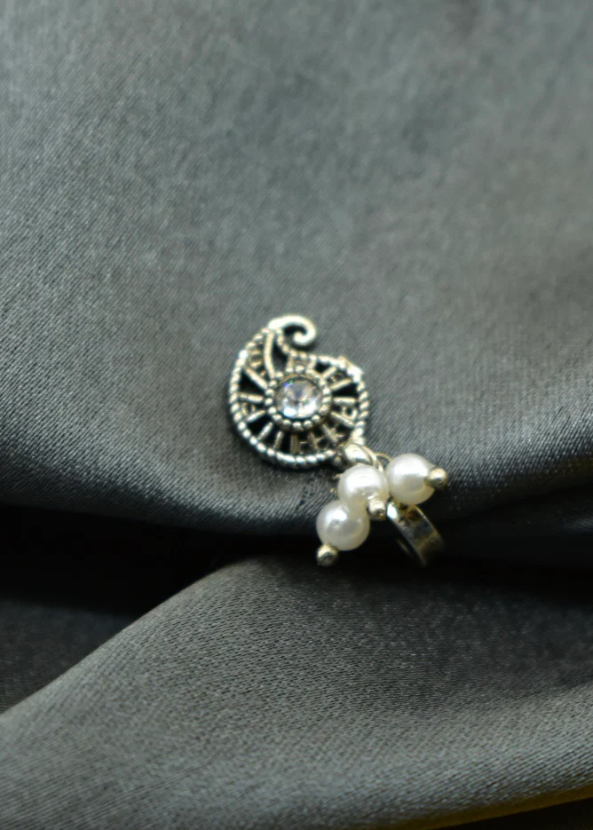 FANCY OXIDISED NOSE PIN - Image 2