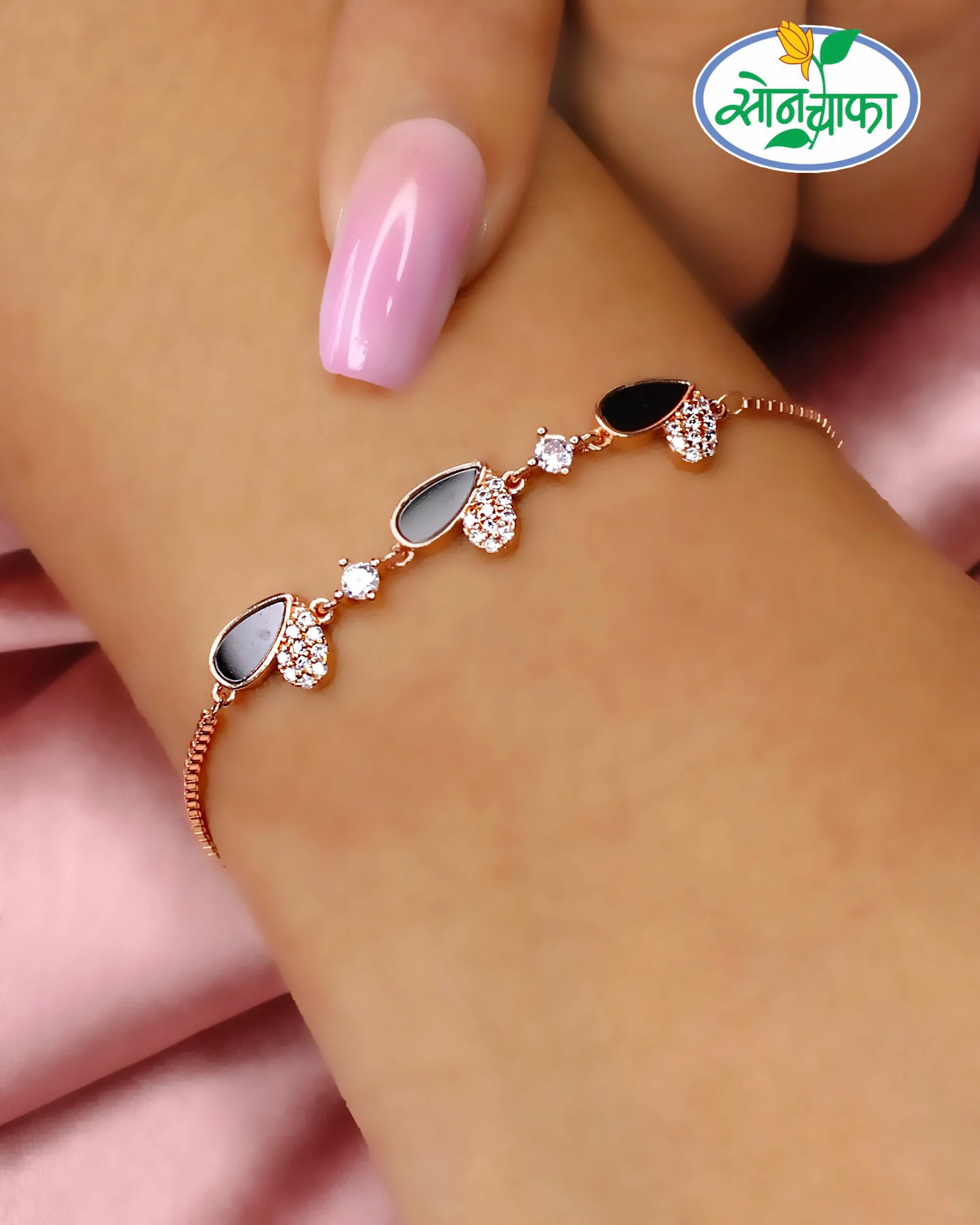 PRETTY HEART SHAPE DESIGNER BRACELATE - Image 2