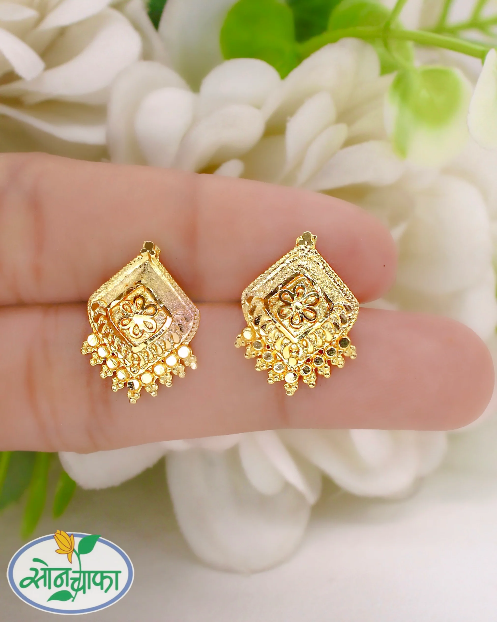 TRENDY GOLD PLATED STUDS
