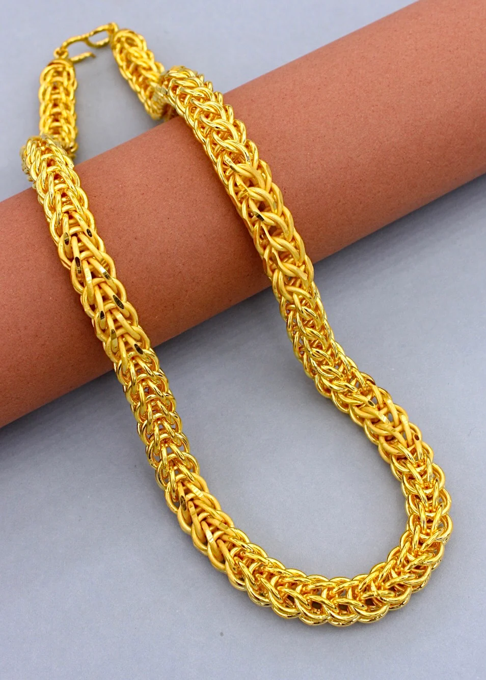 ROUND DESIGN CHAIN