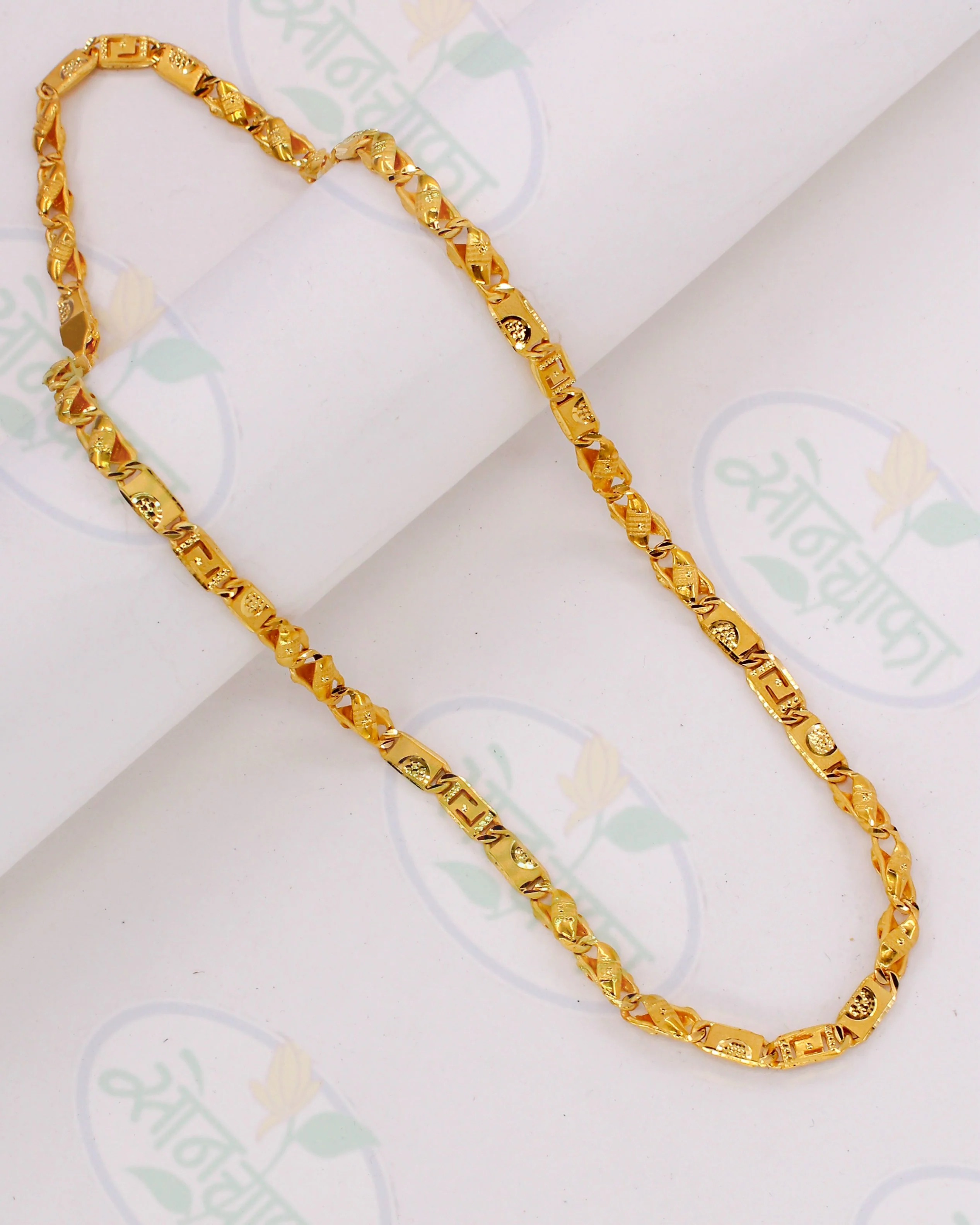 SUBTLE GOLDEN GLAM CHAIN