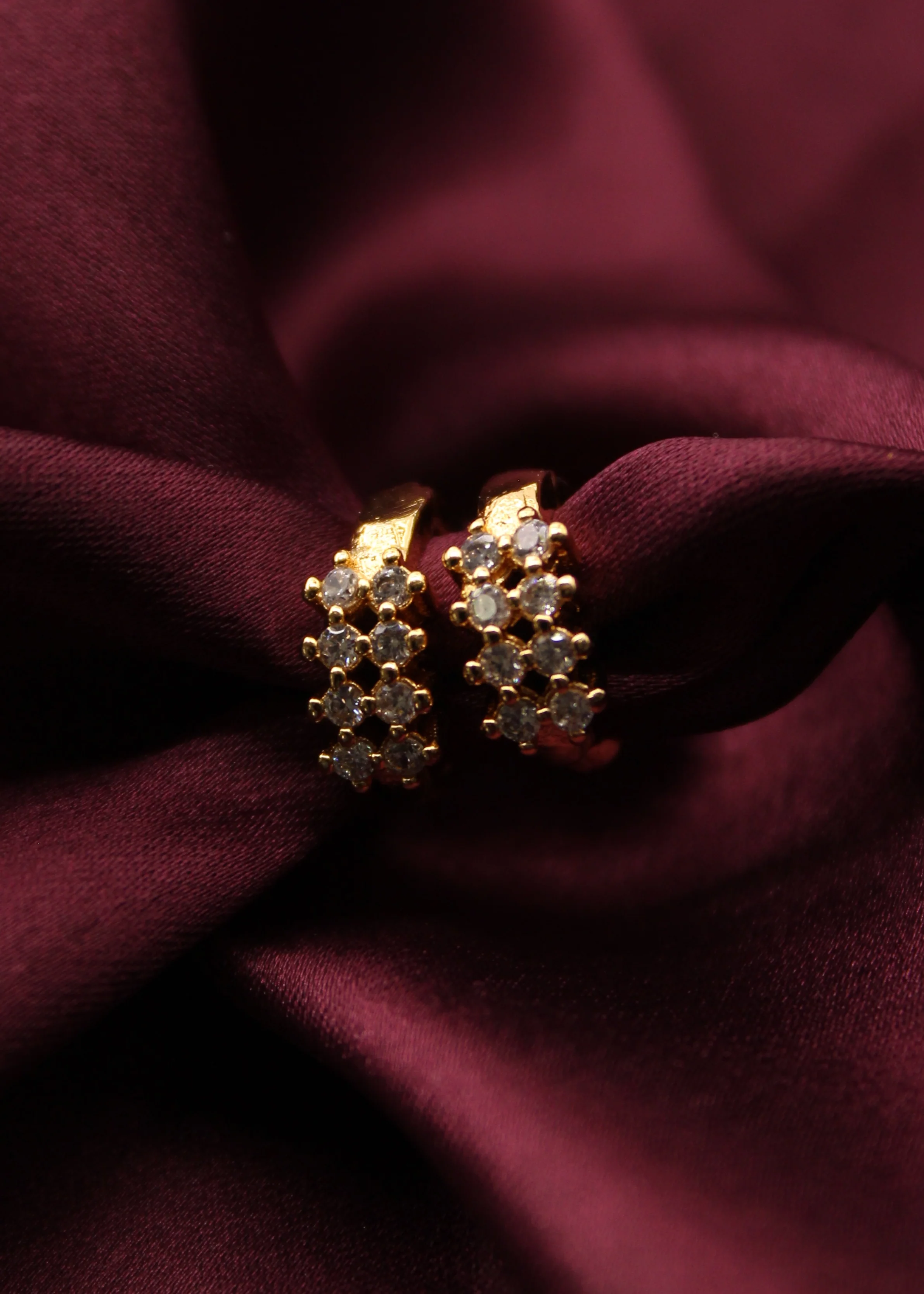 SPARKLING STUDS EARRINGS - Image 3