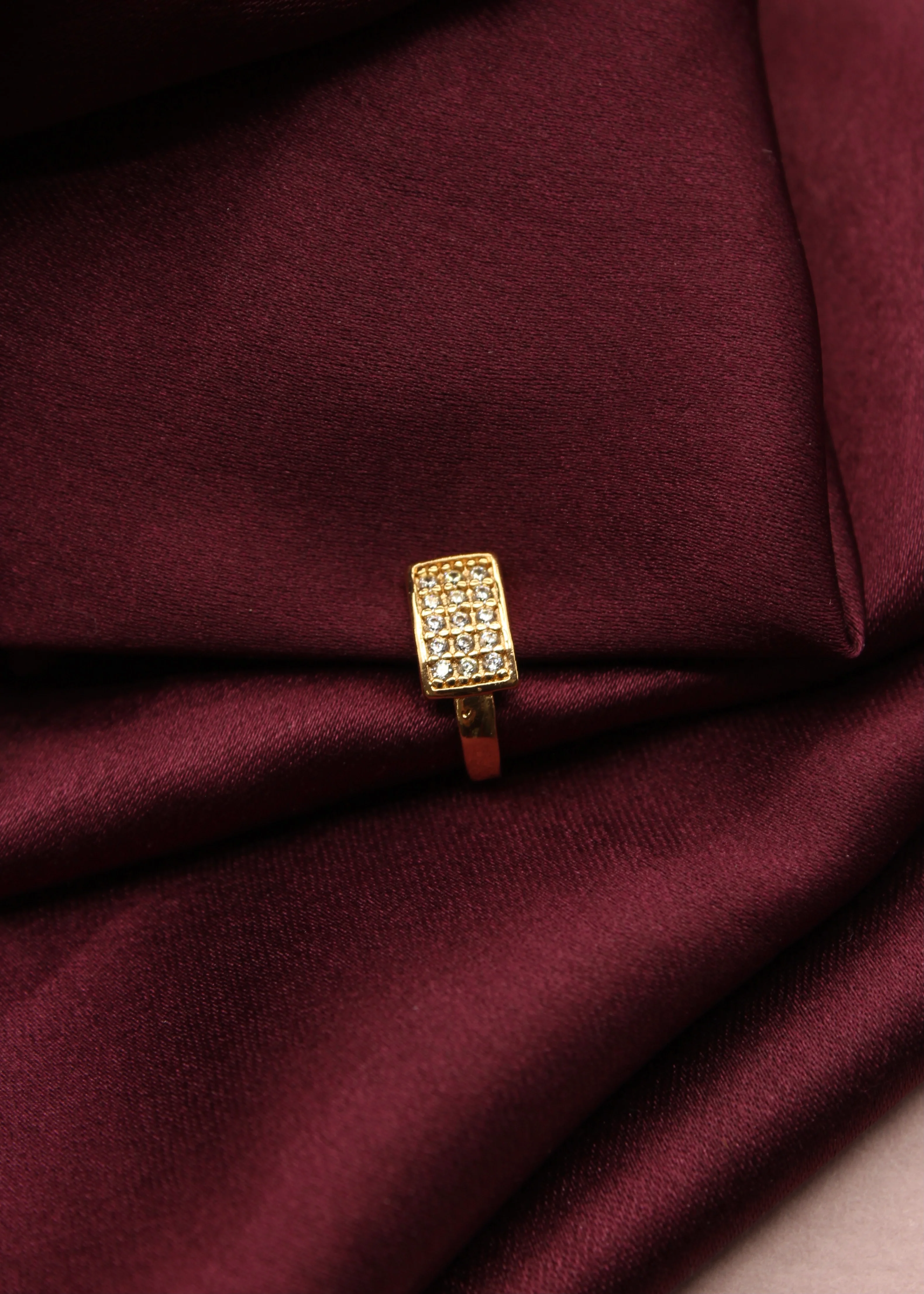 STYLISH SQUARE DESIGN NOSE PIN