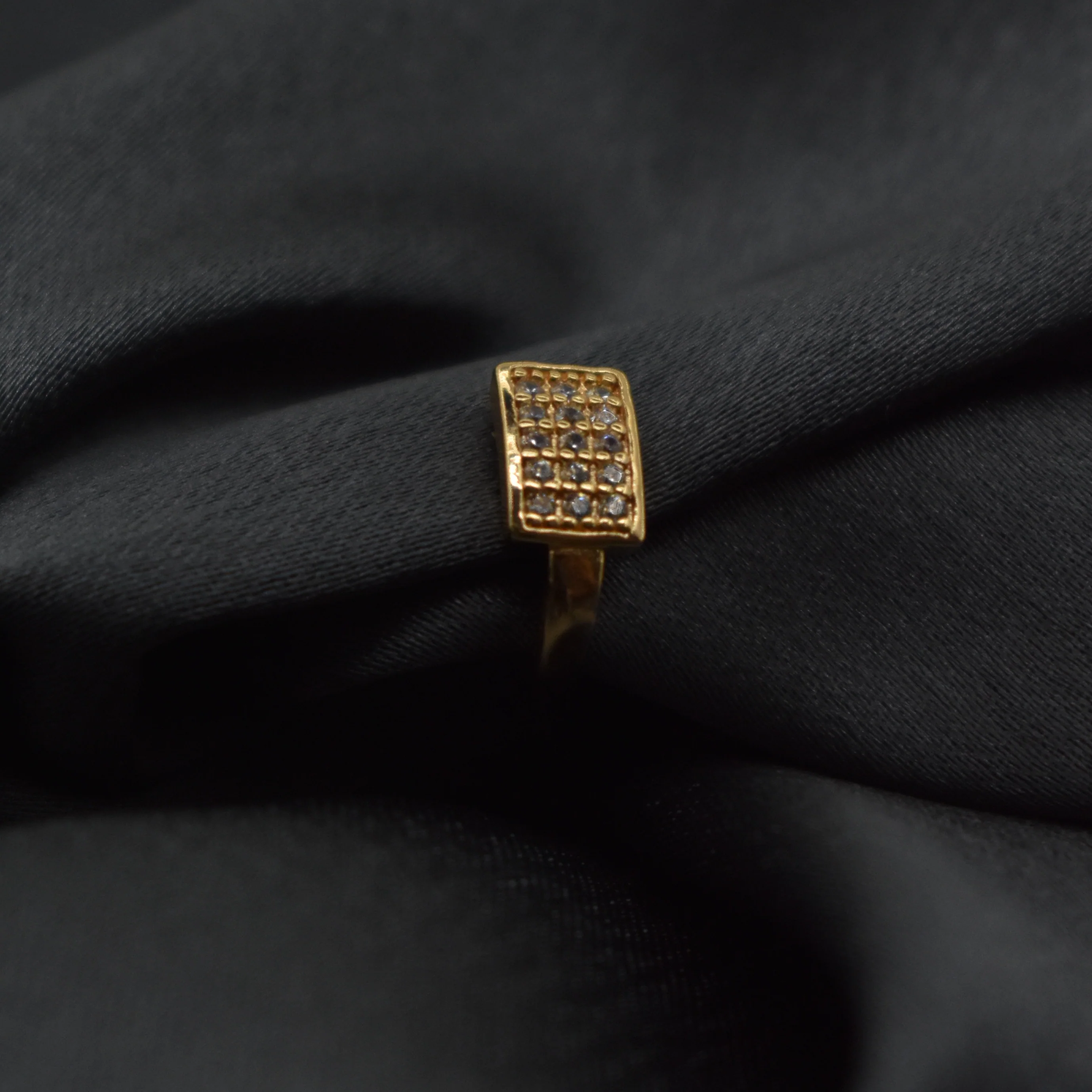 STYLISH SQUARE DESIGN NOSE PIN - Image 3