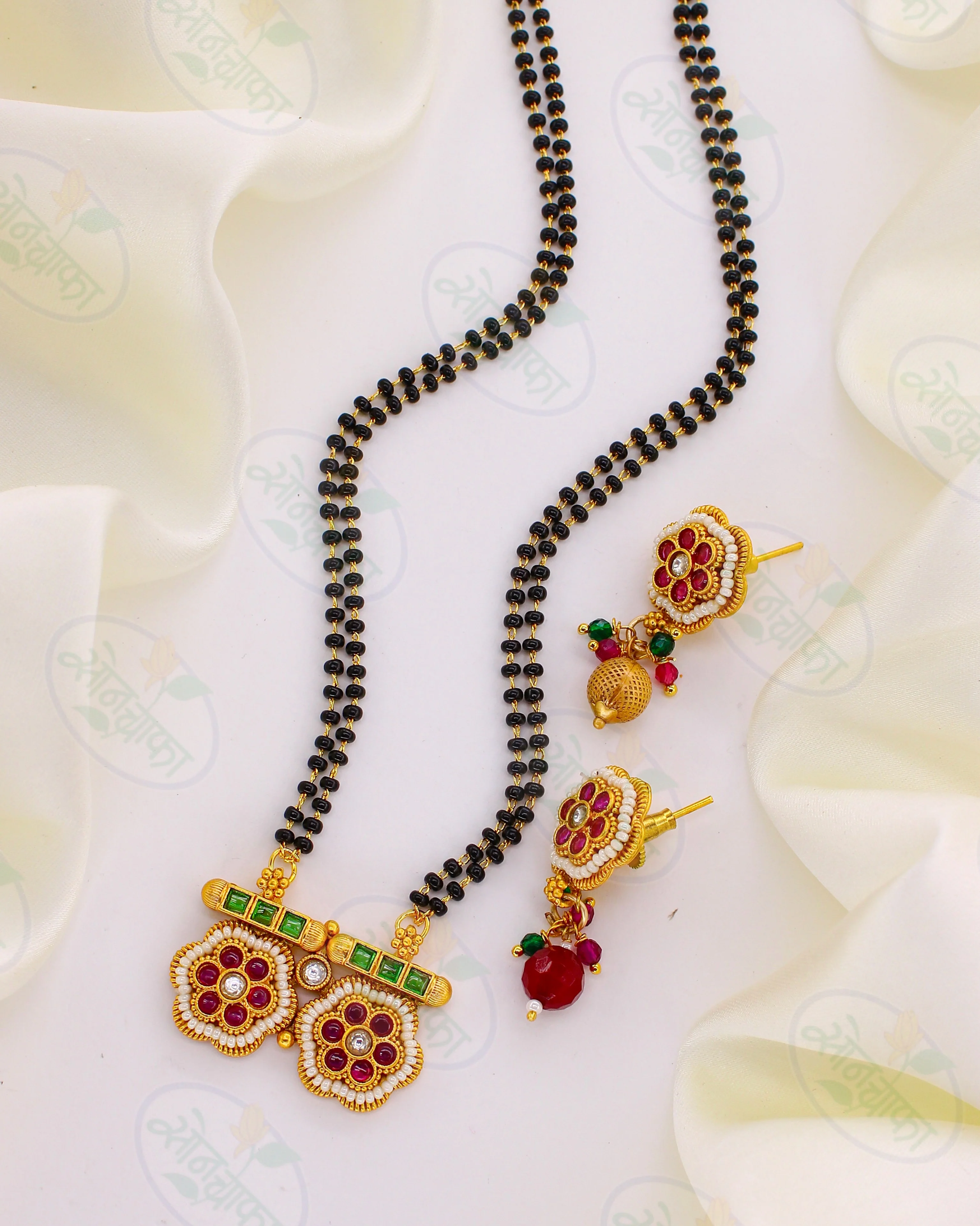GLINTING GLOSSY RAJWADI MANGALSUTRA - Image 4