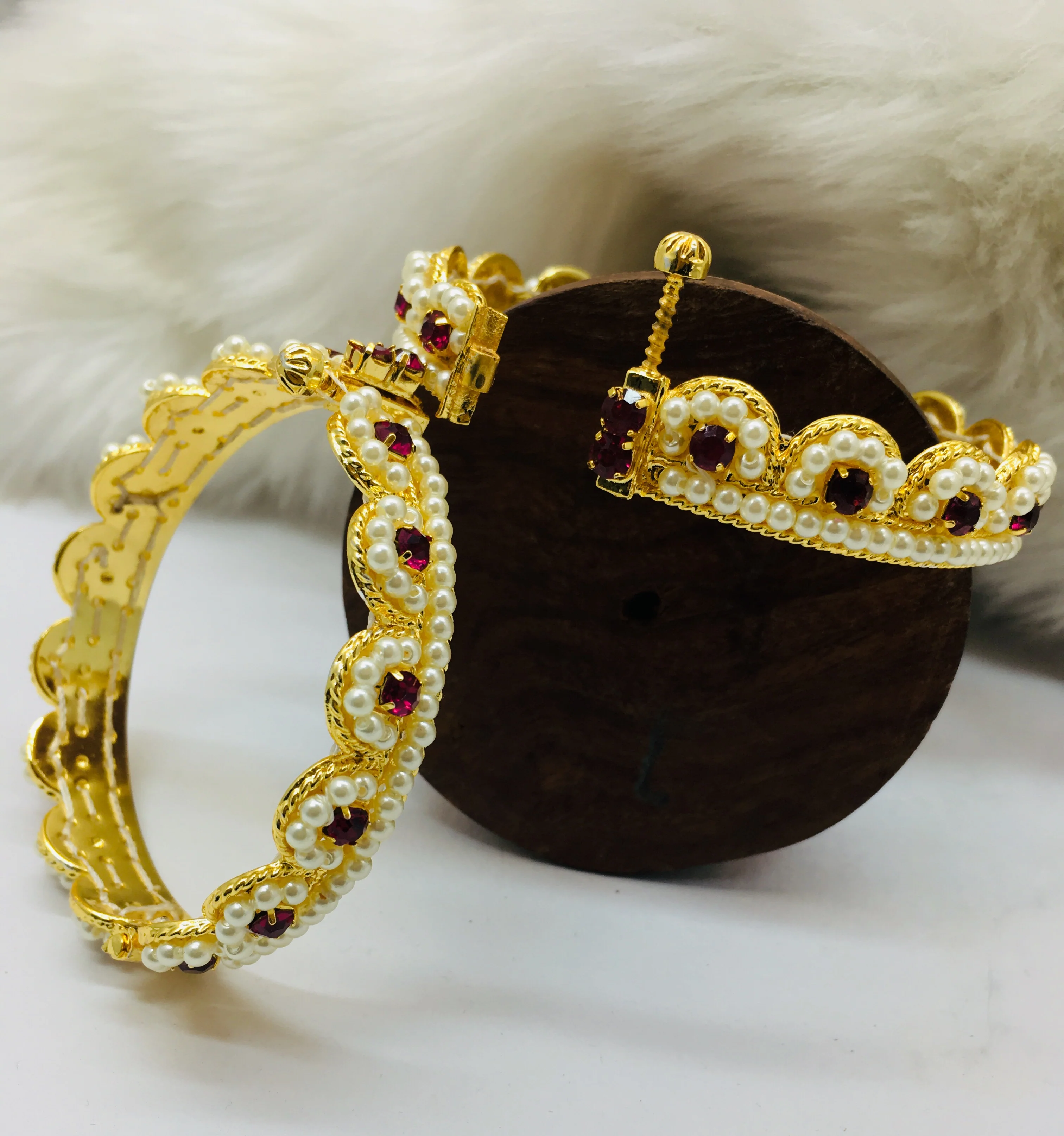 HALF CIRCLE PEARL DESIGN BANGLES - Image 4