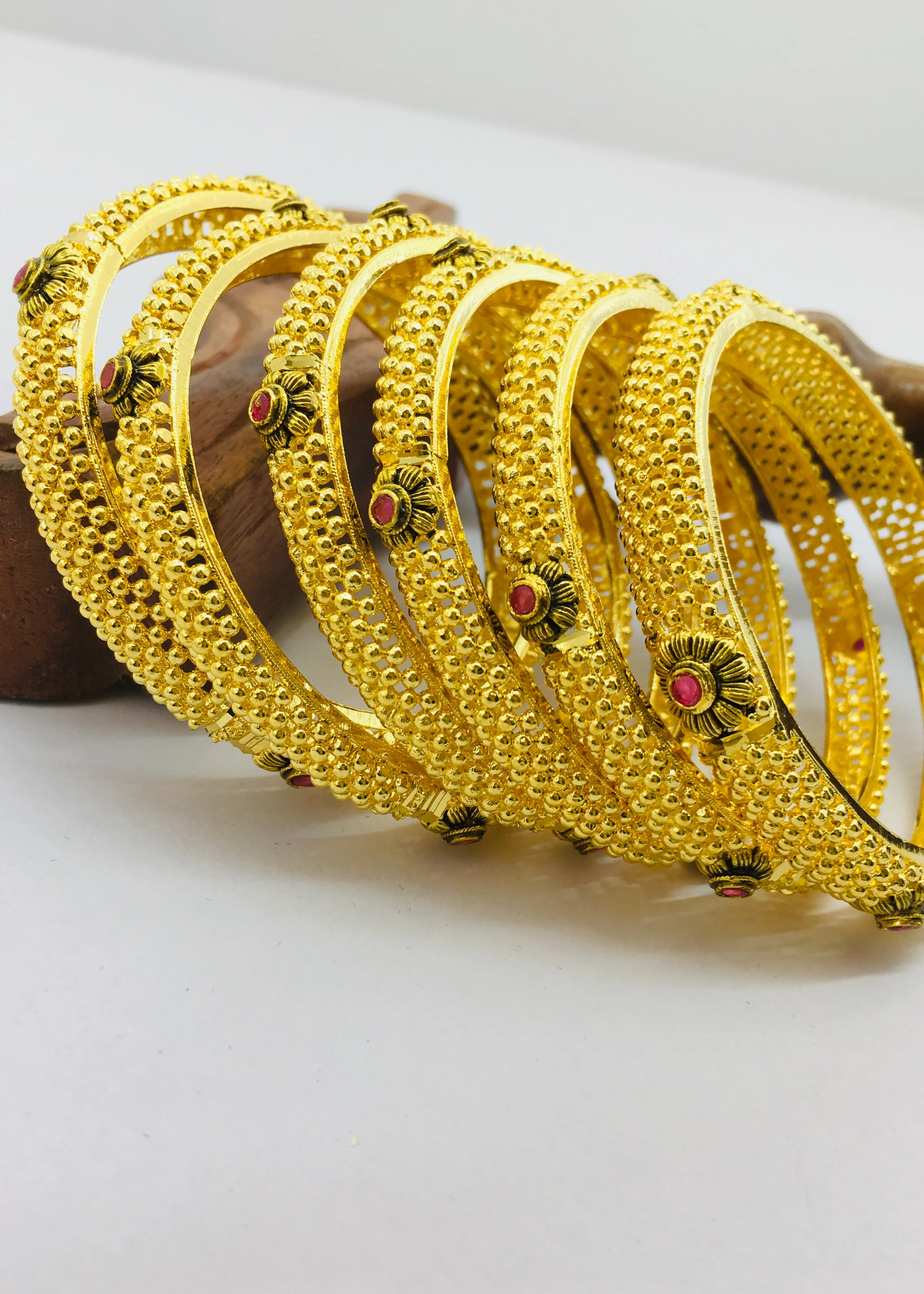 PINK STONE WITH GOLDEN BEADS BANGLES - Image 5