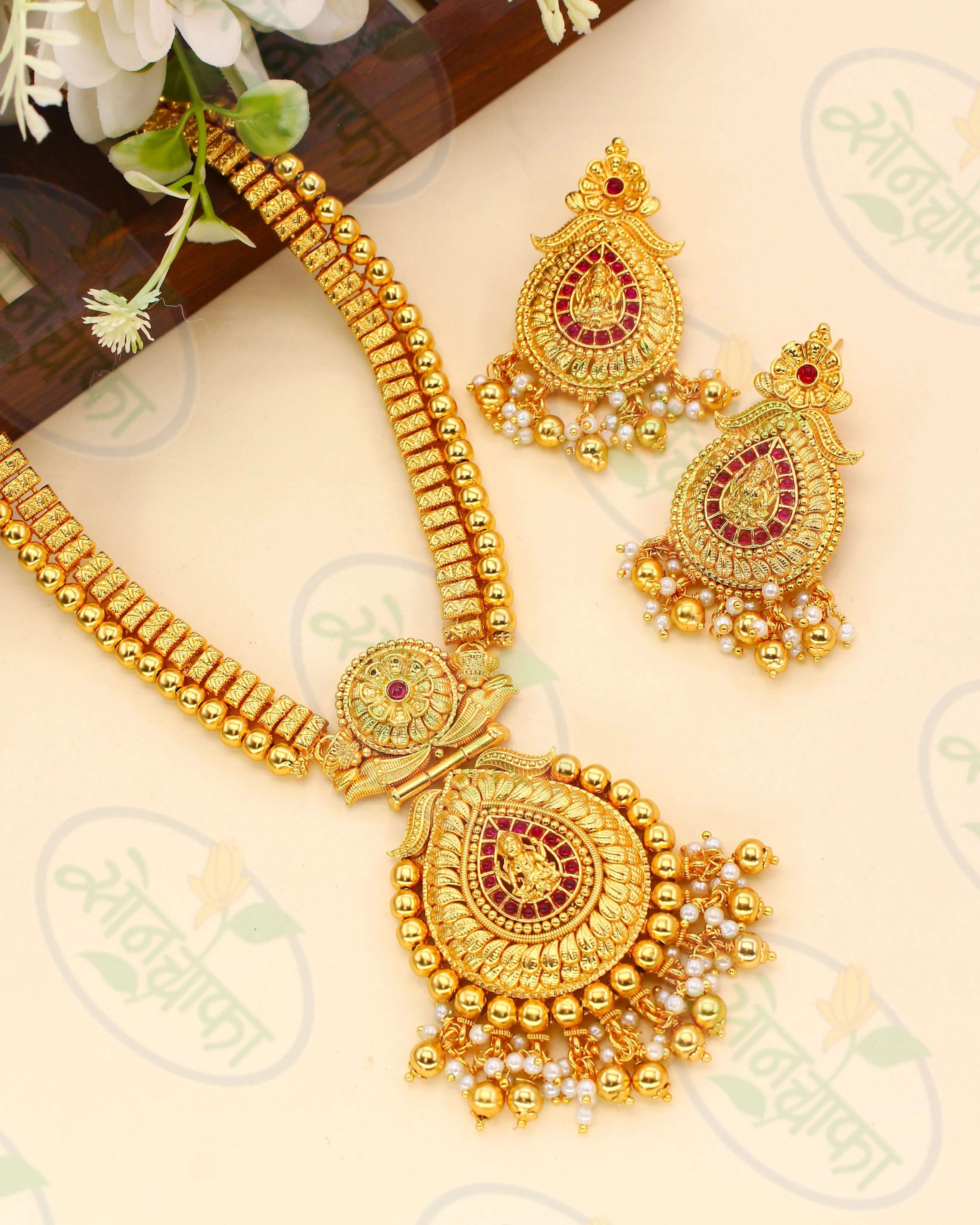 TRADITIONAL ANTIQUE NECKLACE