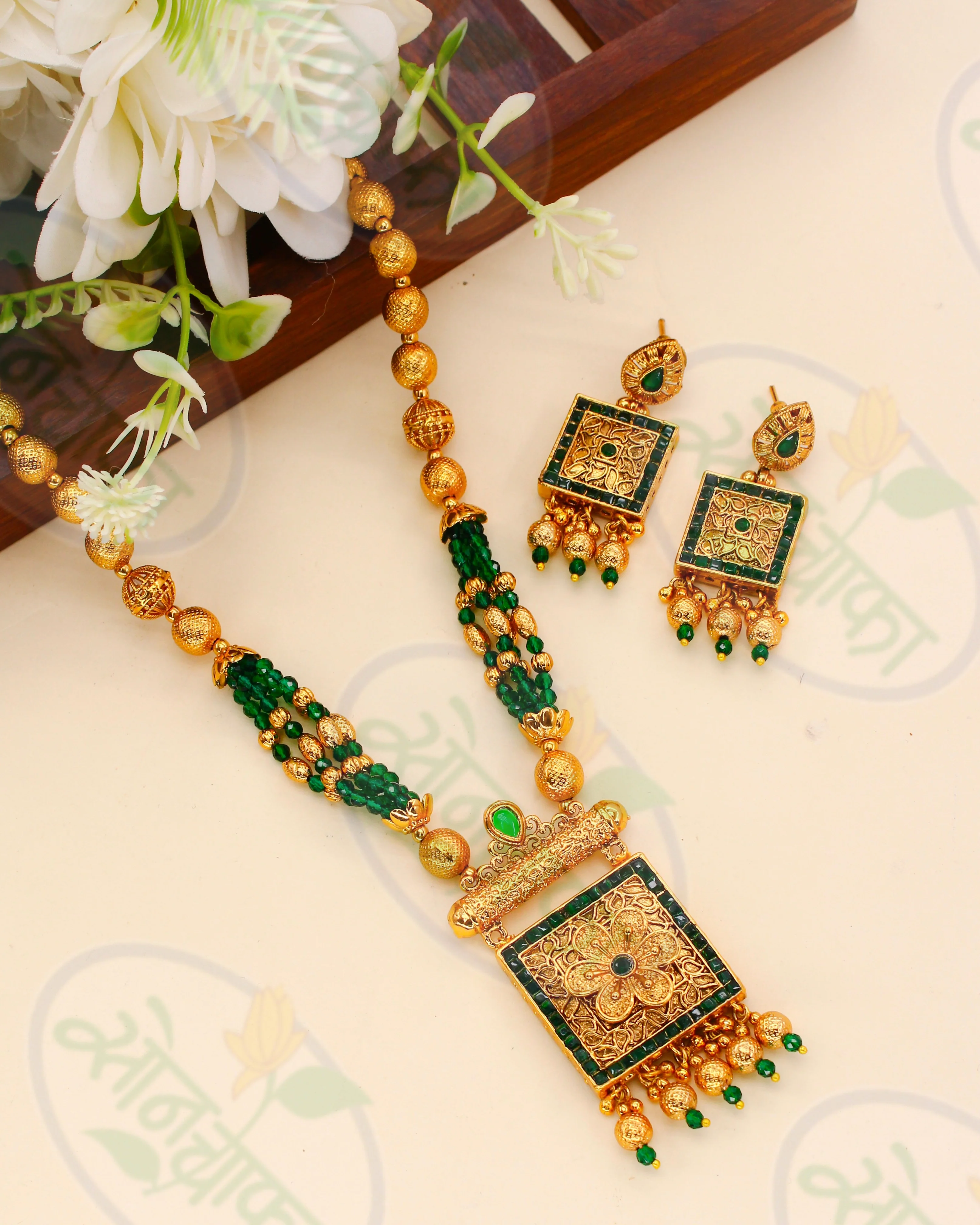 SQUARE DESIGNER NECKLACE