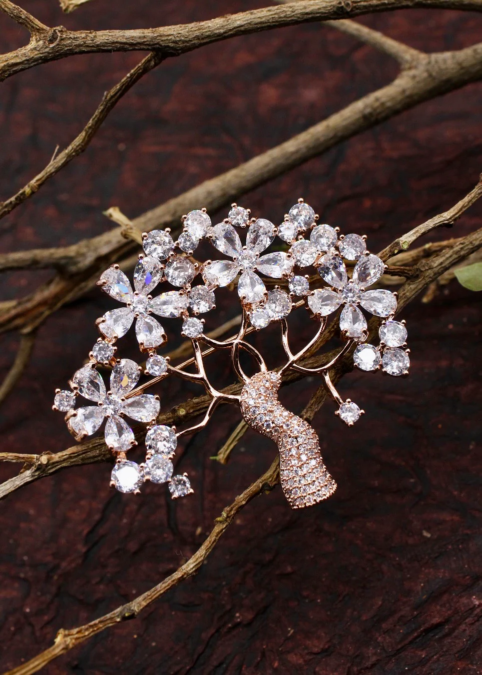 KOREAN LEAF SAREE PIN - Image 3