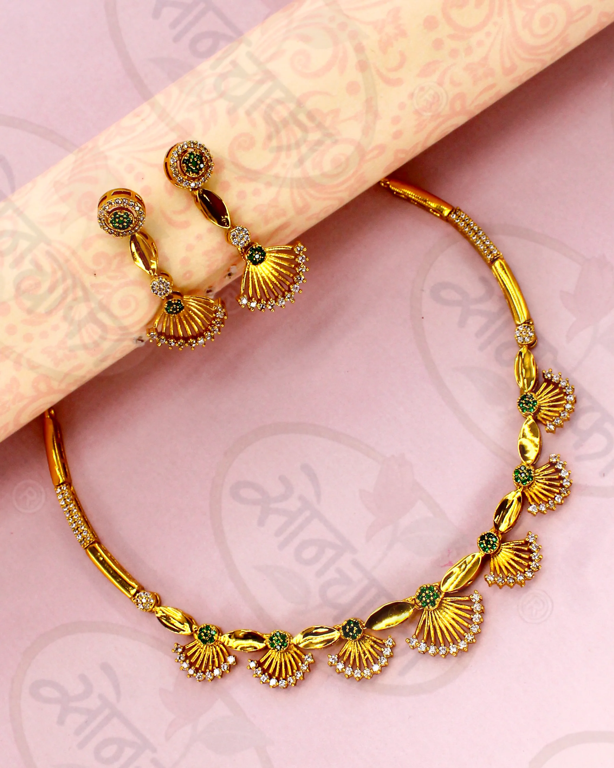 ENTICING ANTIQUE NECKLACE