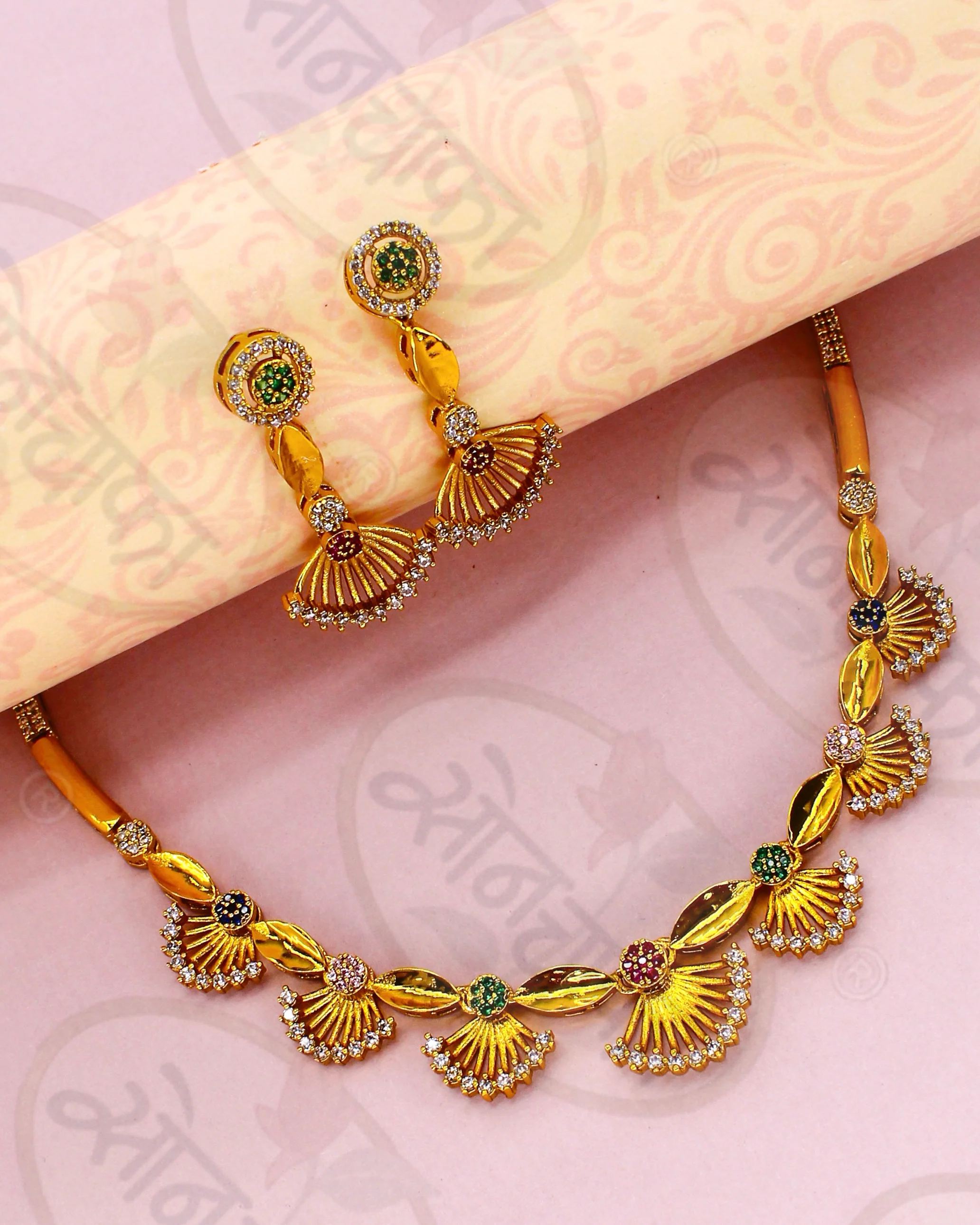 ENTICING ANTIQUE NECKLACE - Image 2