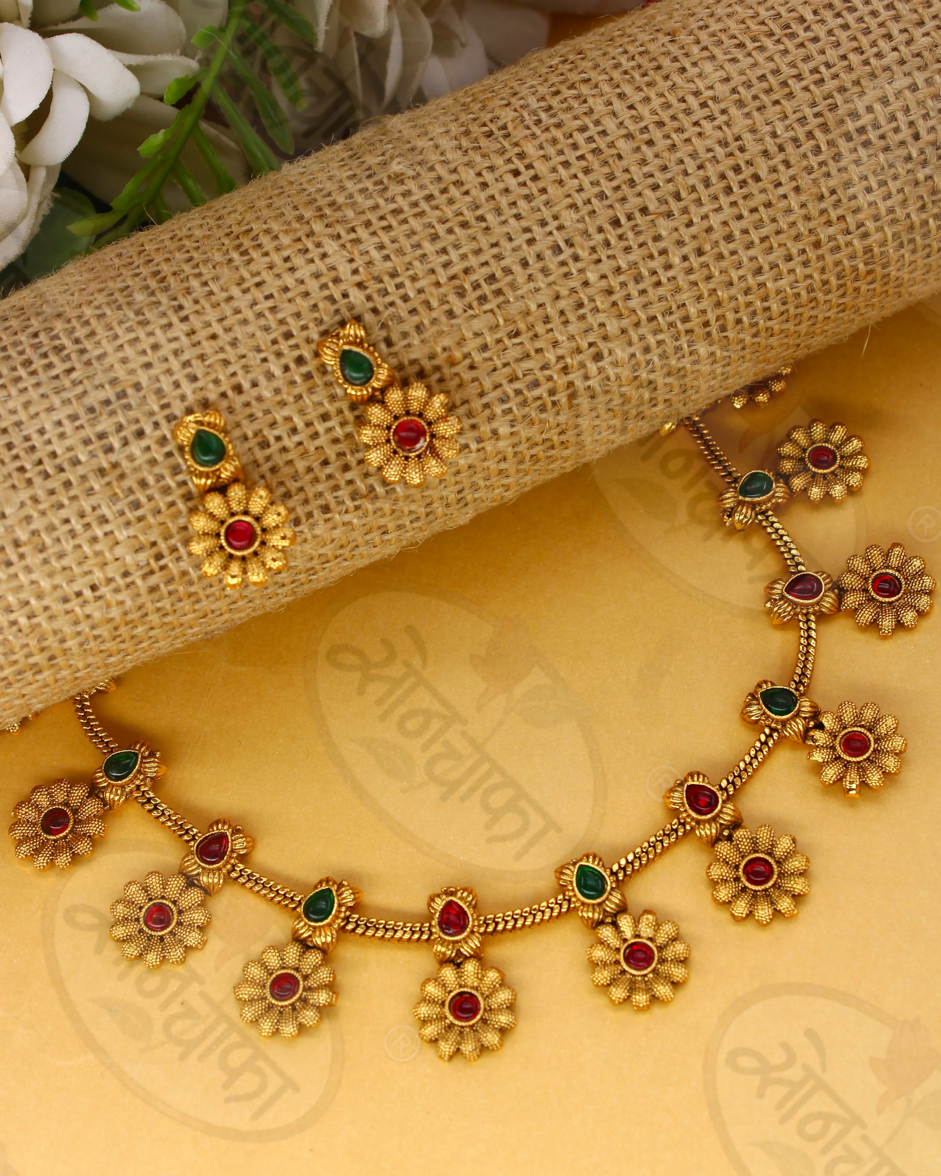 TRADITIONAL FLORET NECKLACE