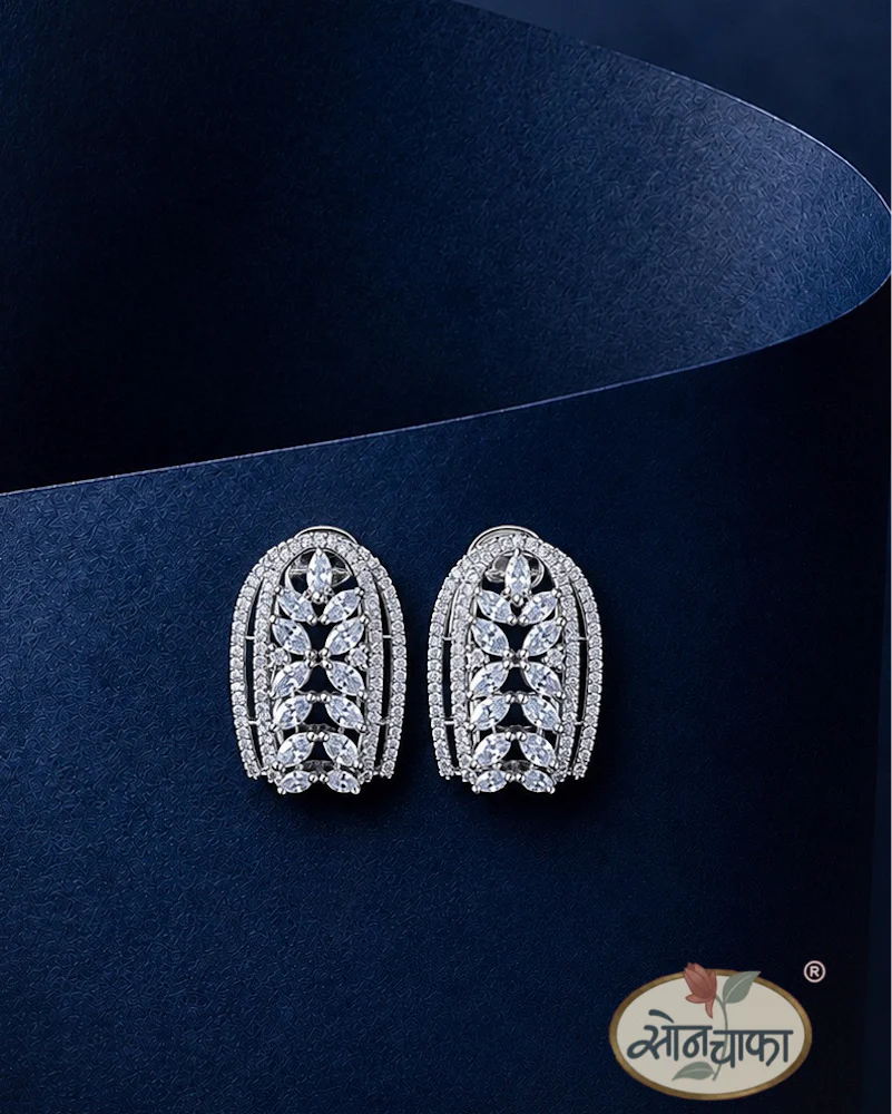 CHARMING DIAMOND EARRINGS