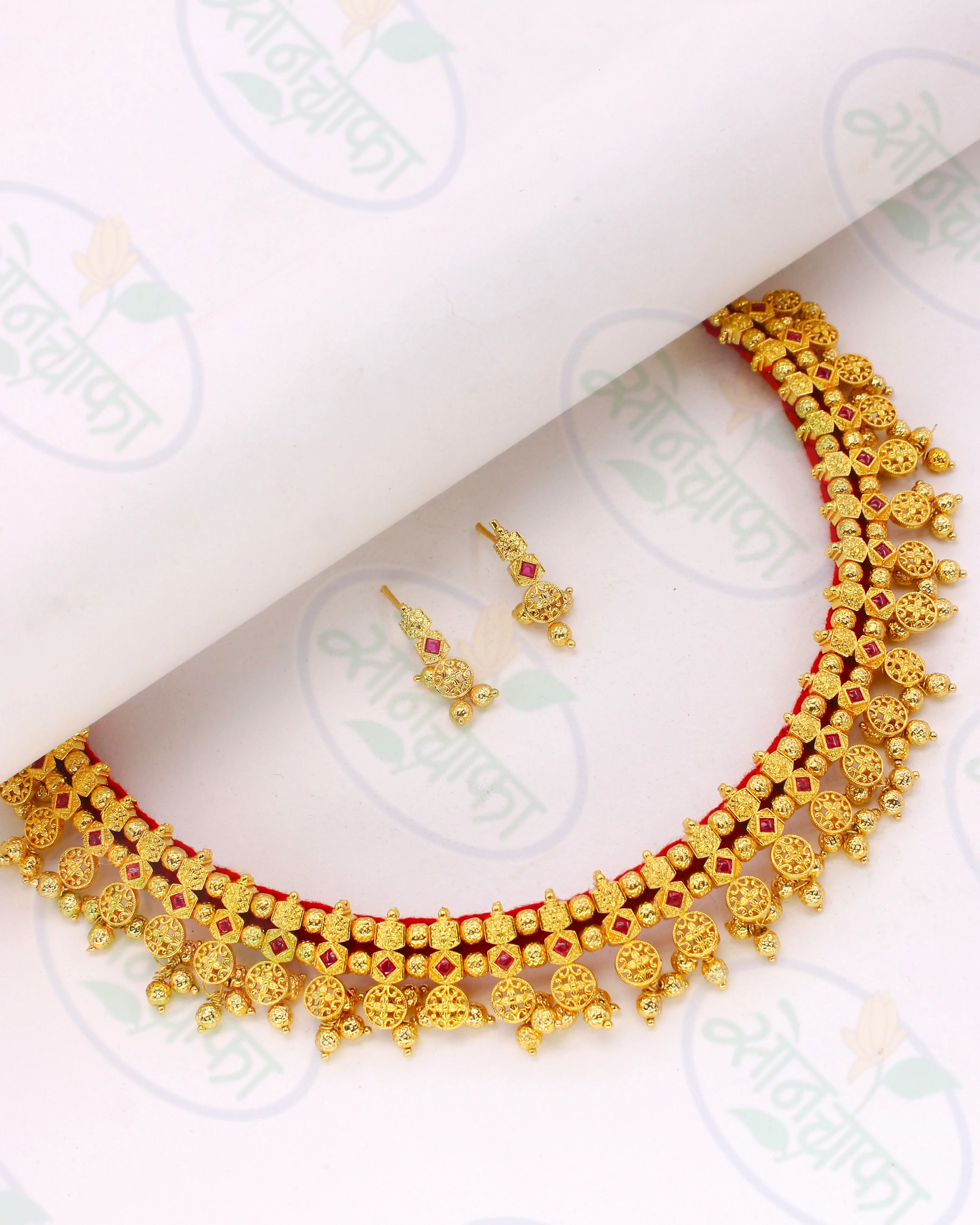 CHARMING GOLDEN  NECKLACE