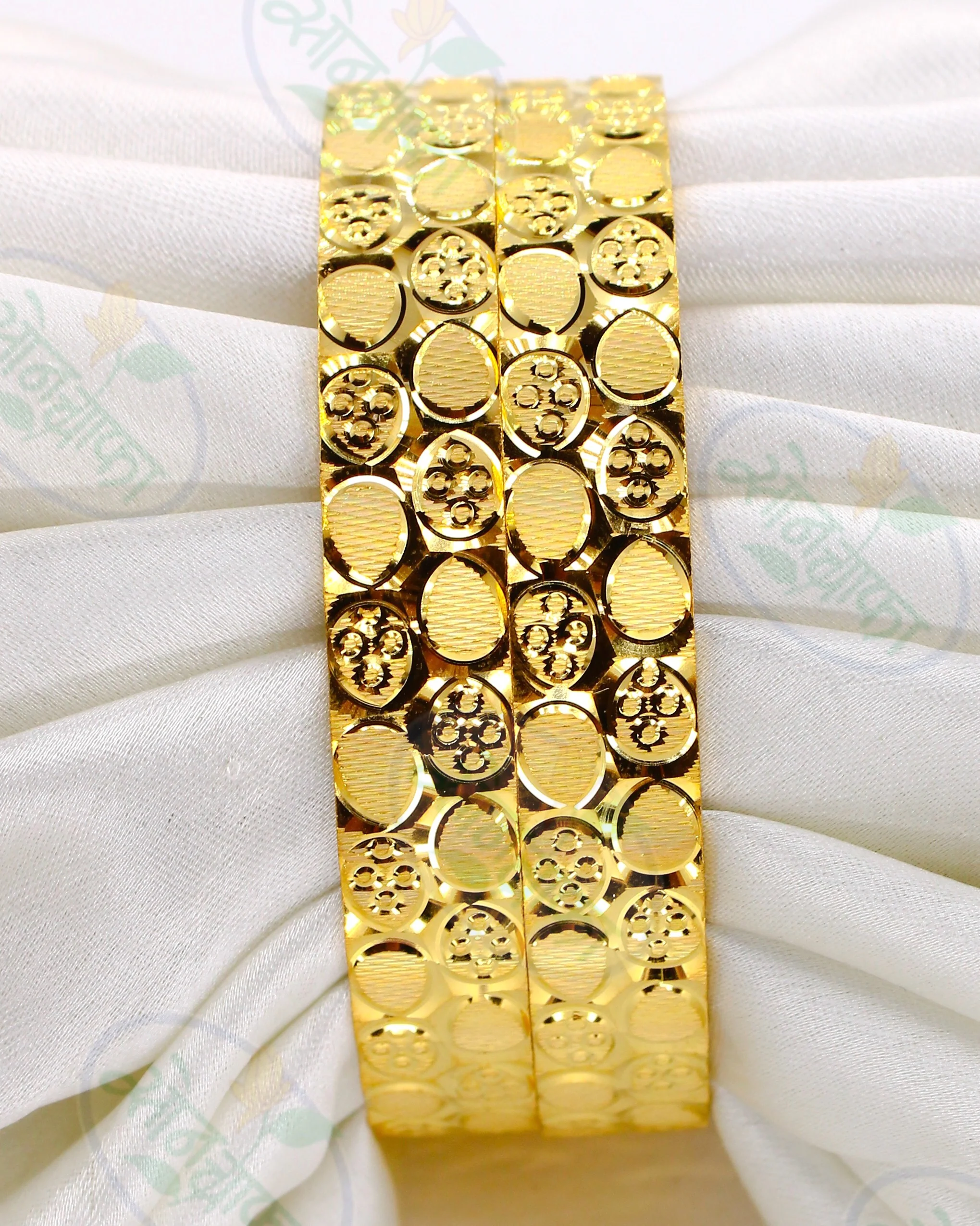 ENTICING GOLDEN BANGLES - Image 2