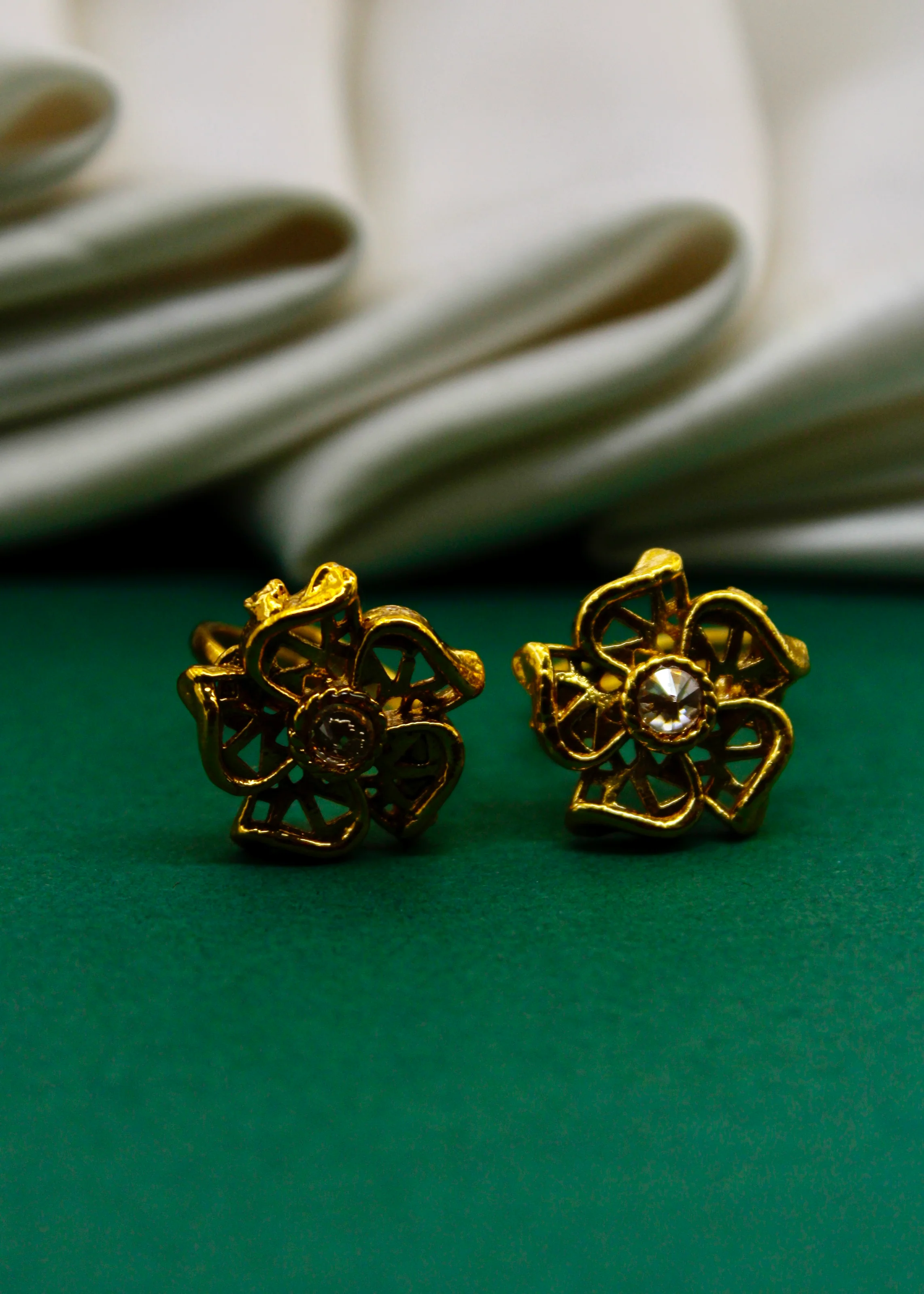 FANCY ANTIQUE BICHAVE