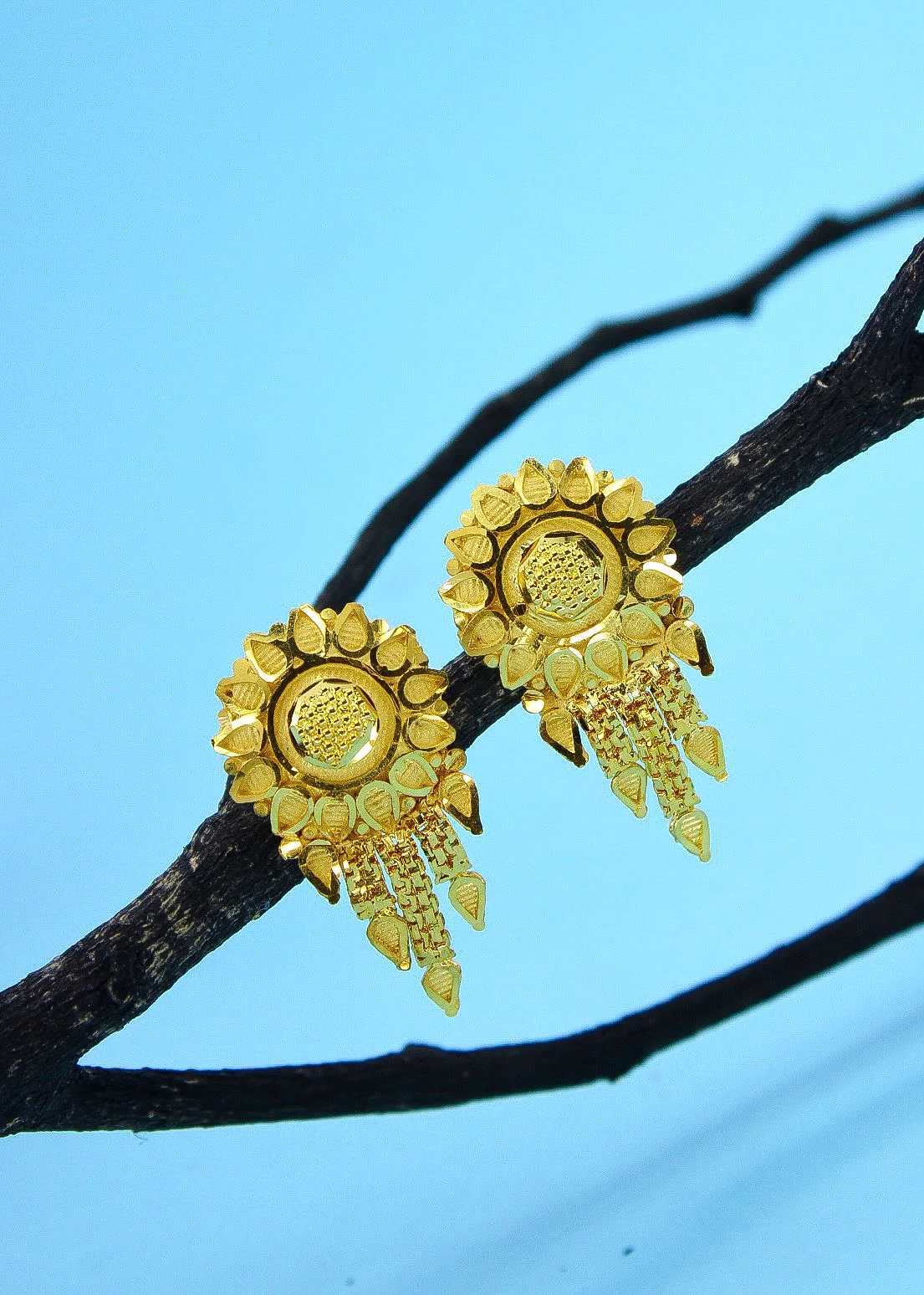 GRACEFUL DESIGNER EARRINGS - Image 2