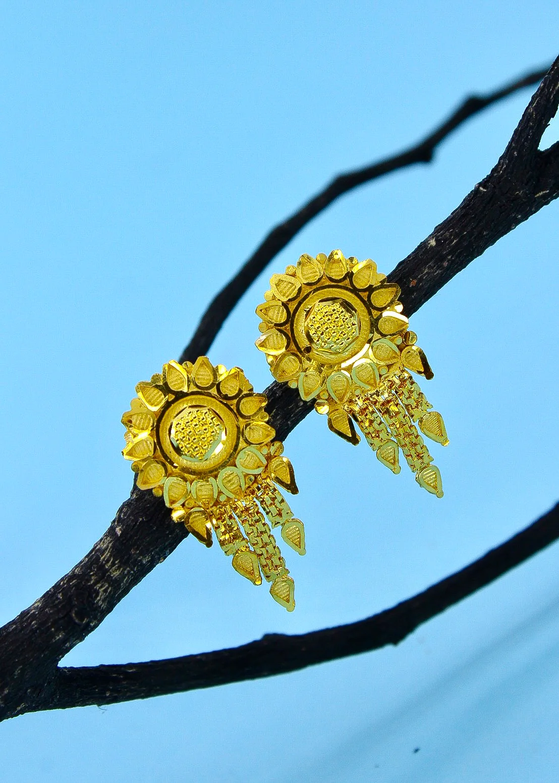 GRACEFUL DESIGNER EARRINGS - Image 3