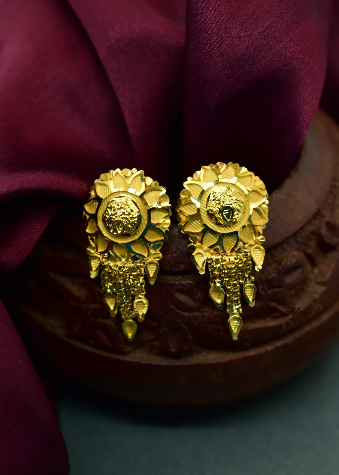GRACEFUL DESIGNER EARRINGS - Image 5