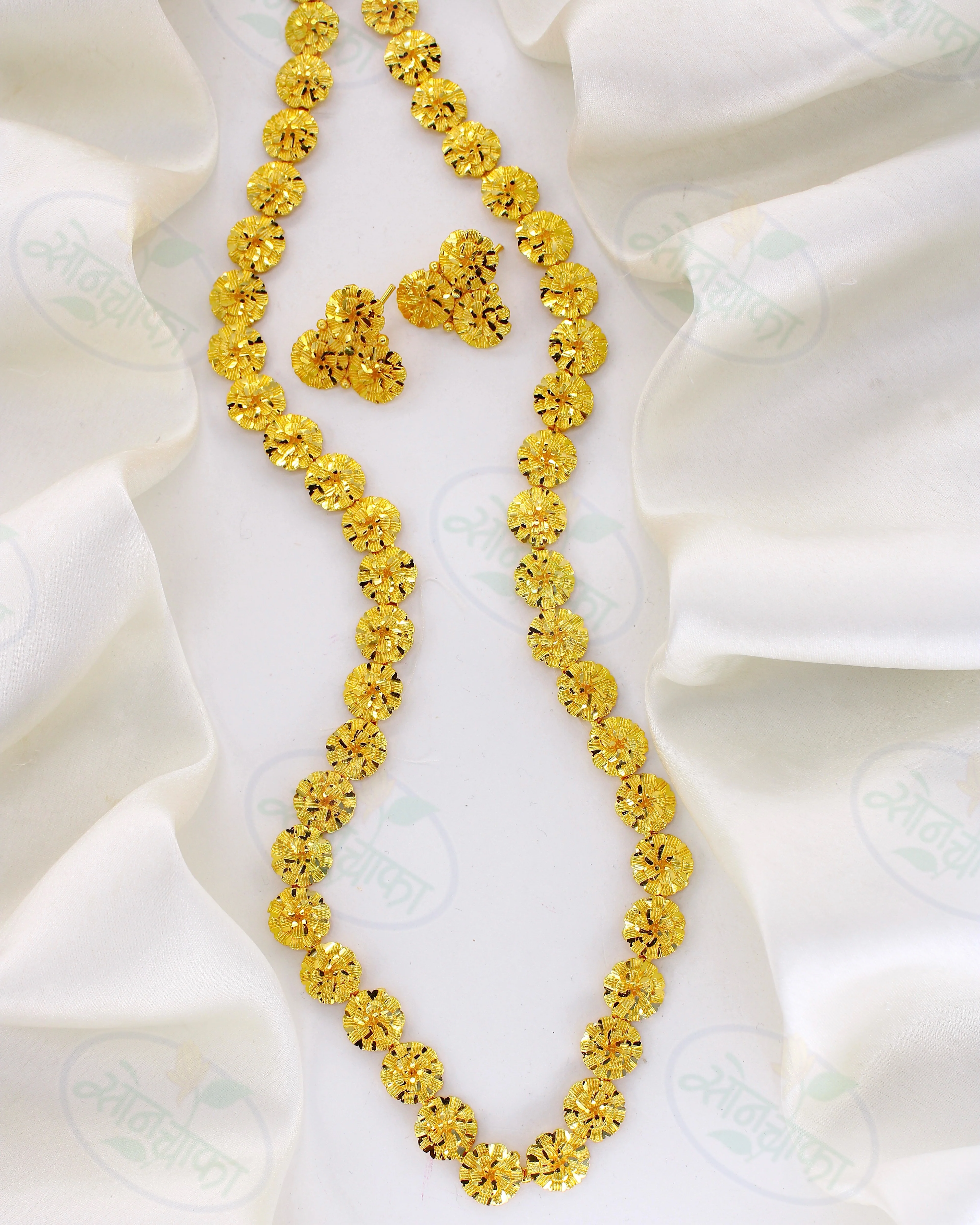 ALLURING FLORAL GOLD PLATED NECKLACE - Image 2