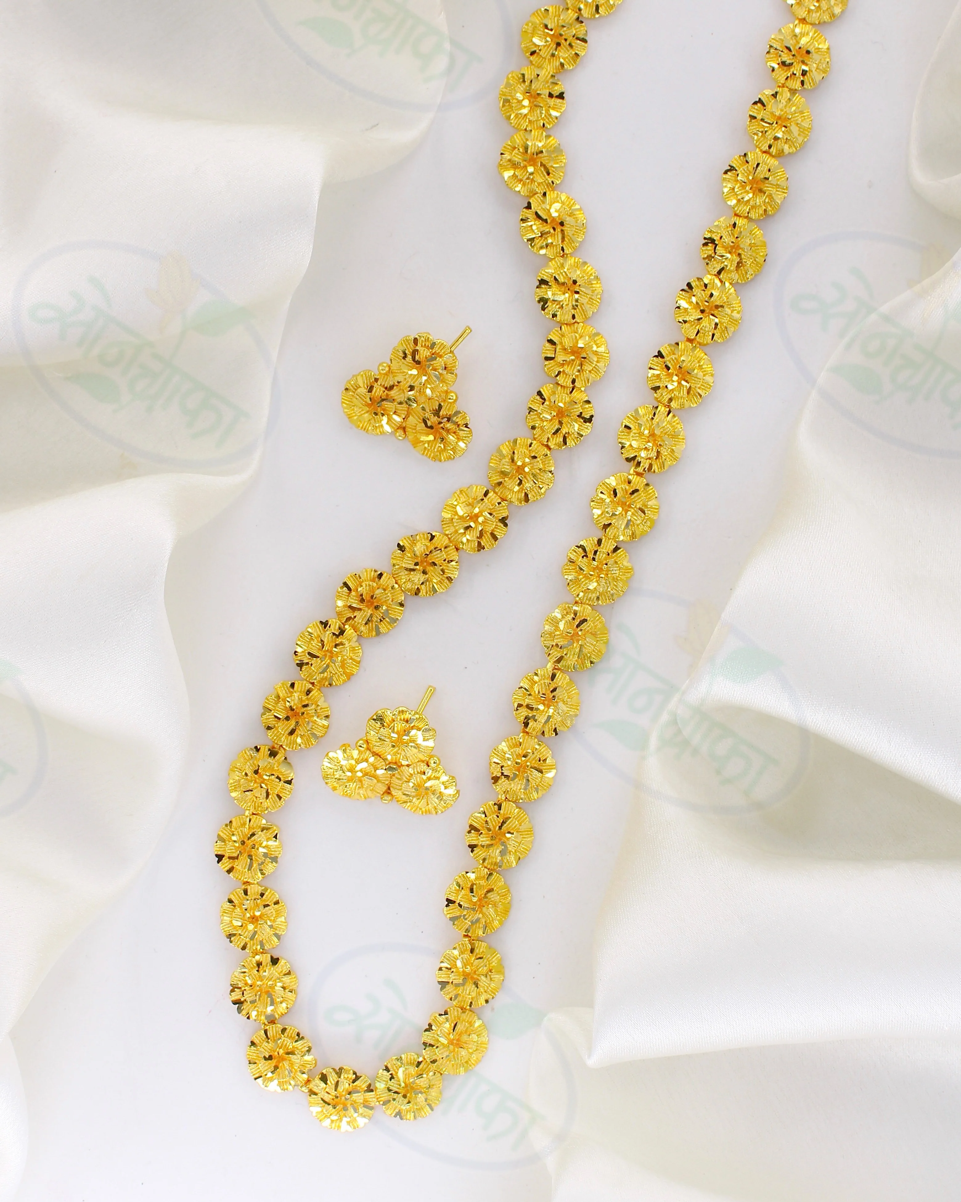 ALLURING FLORAL GOLD PLATED NECKLACE - Image 4