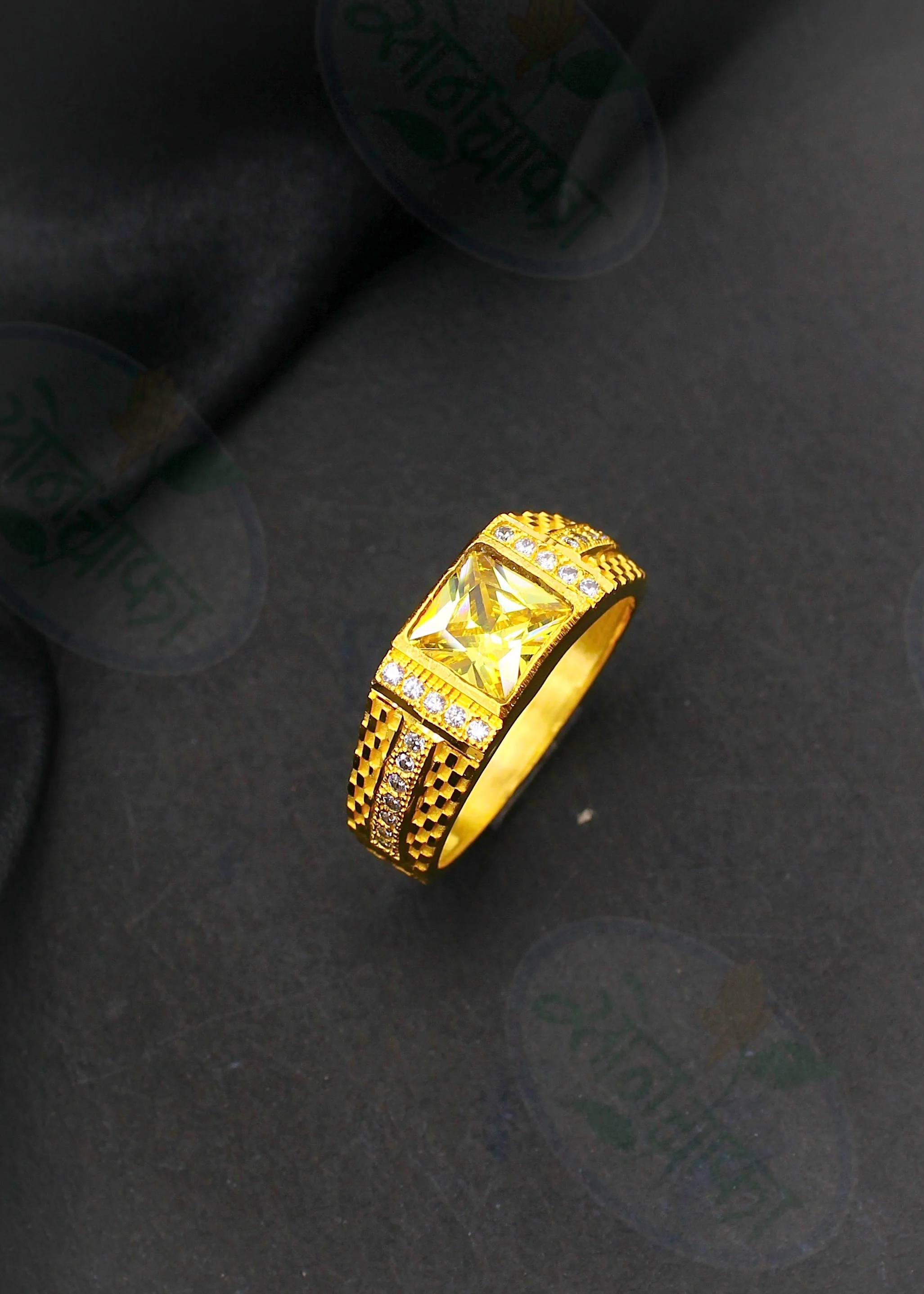 ELEGANT TEXTURED GOLDEN RING - Image 3