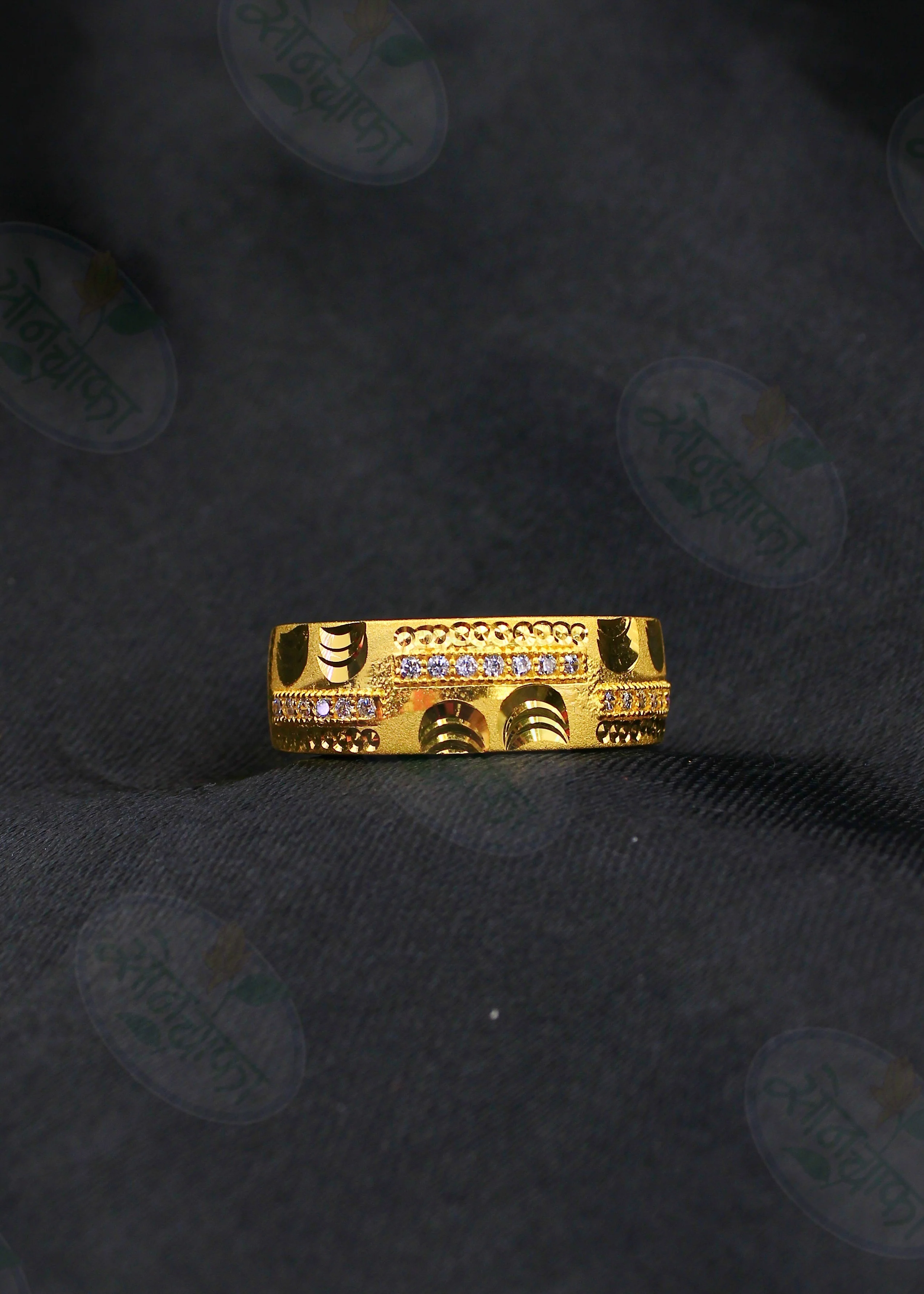 ETHNIC RADIANT GOLDEN RING