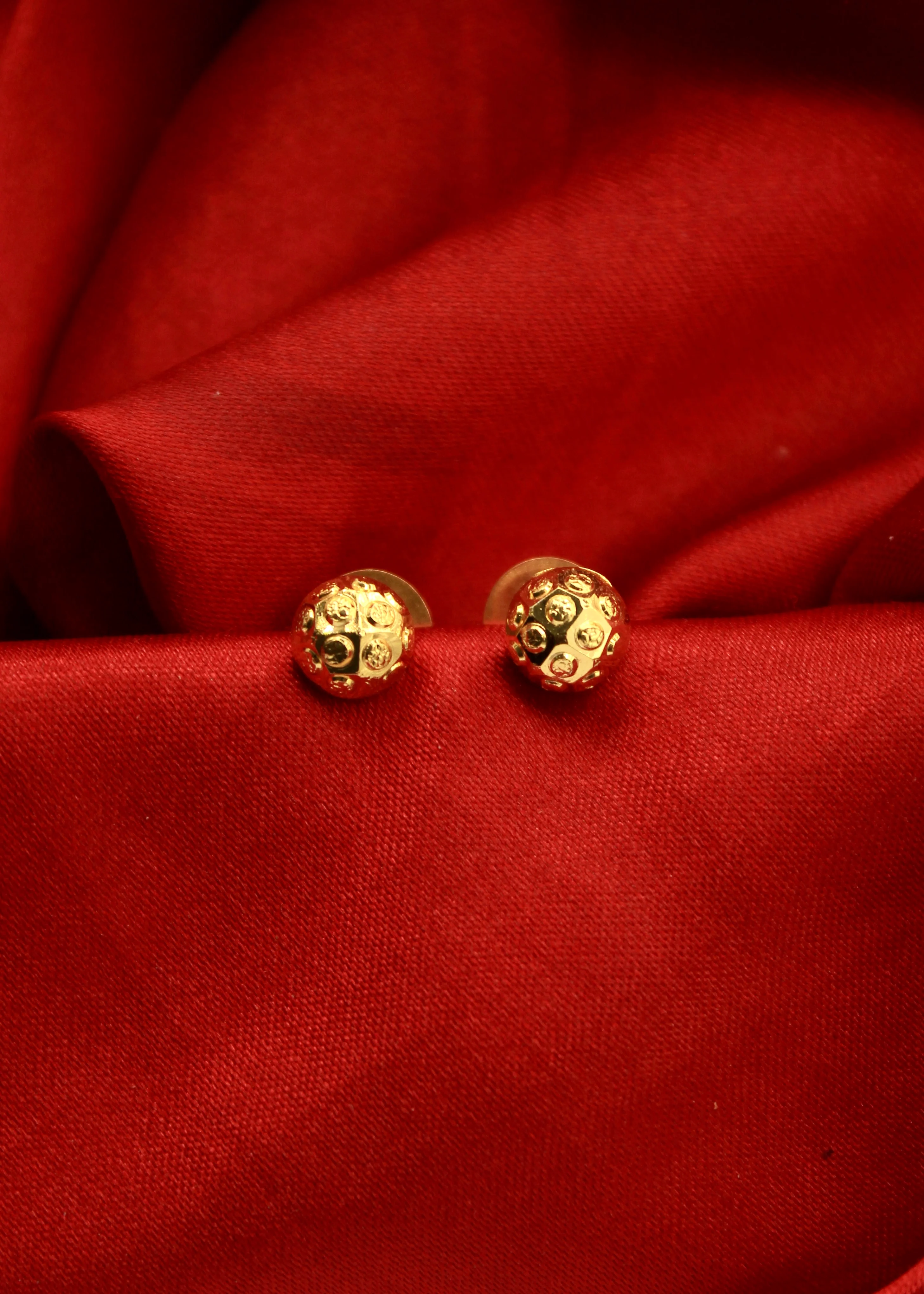 SLEEK GOLD PLATED STUDS - Image 2