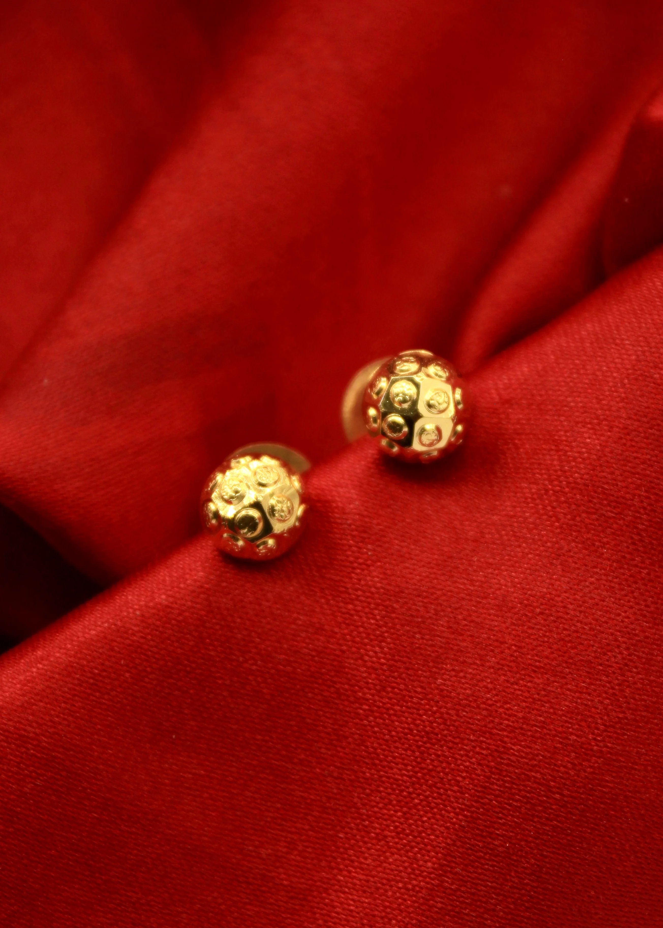 SLEEK GOLD PLATED STUDS - Image 3
