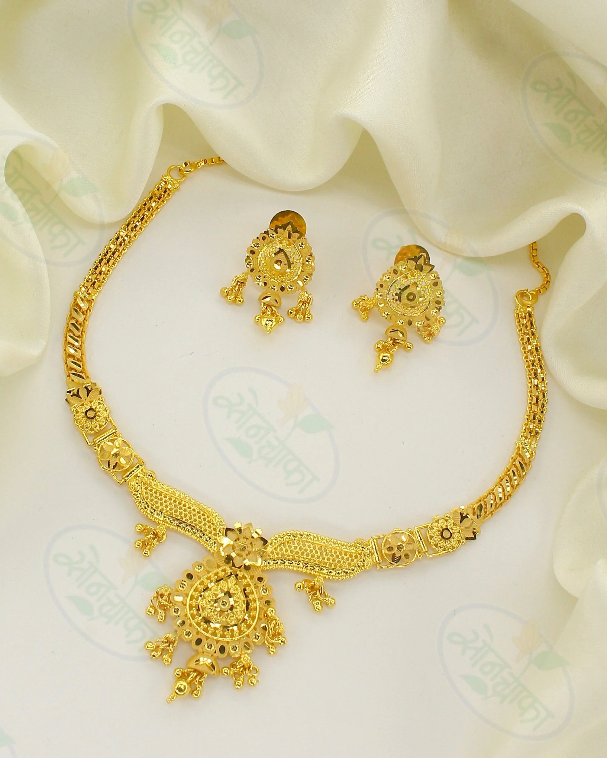 RHYTHMIC WAVE GOLD PLATED NECKLACE - Image 3