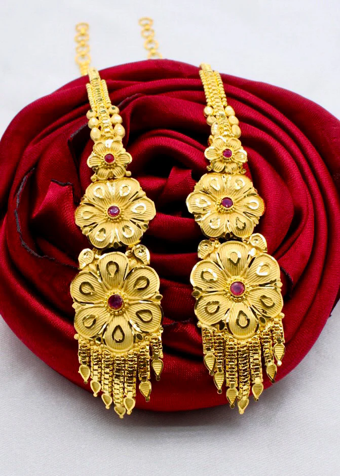 DELIGHTFUL GOLDEN KANCHAIN WITH EARRINGS - Image 6