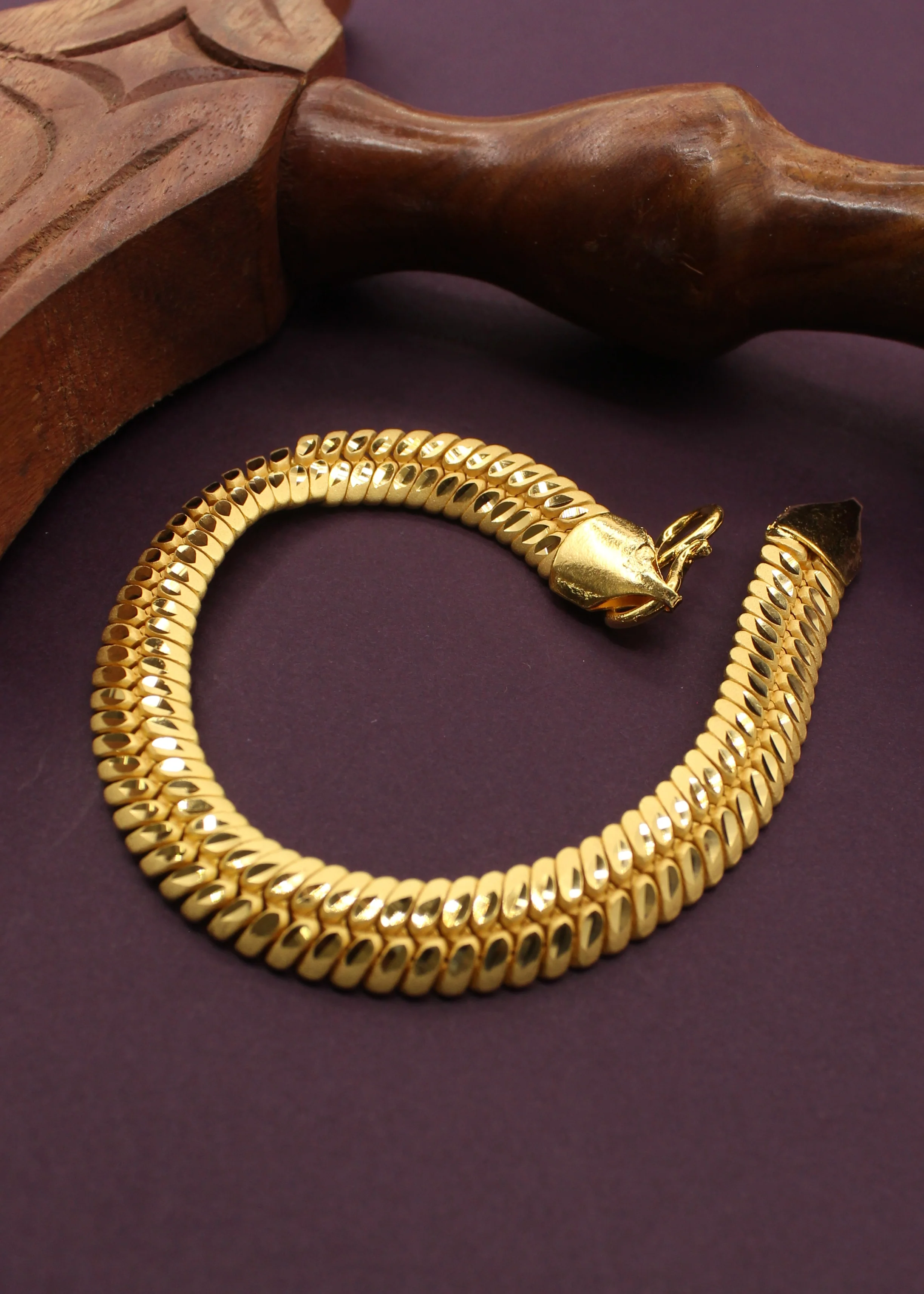 ENTHRALLING GOLD BRACELET