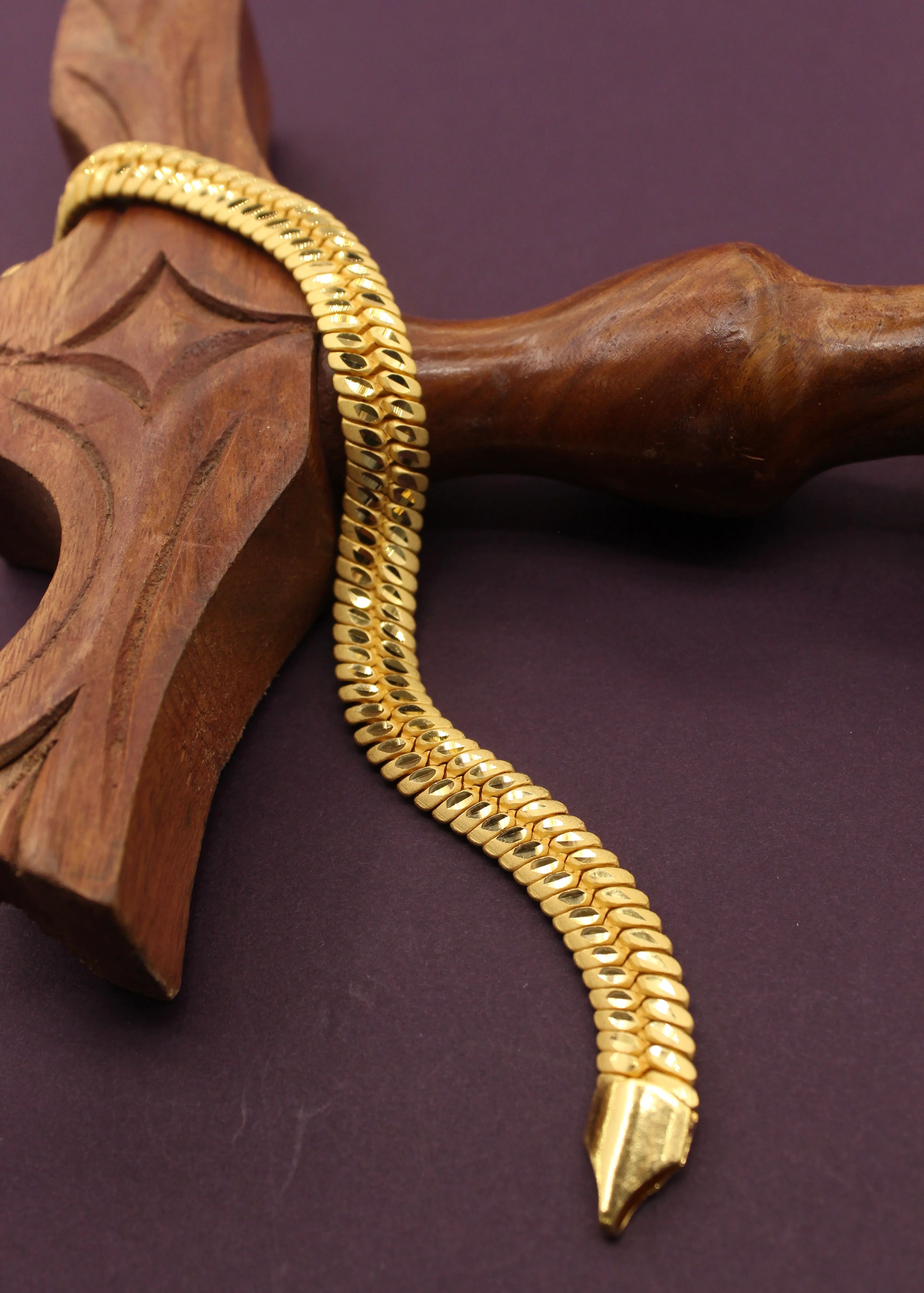 ENTHRALLING GOLD BRACELET - Image 4