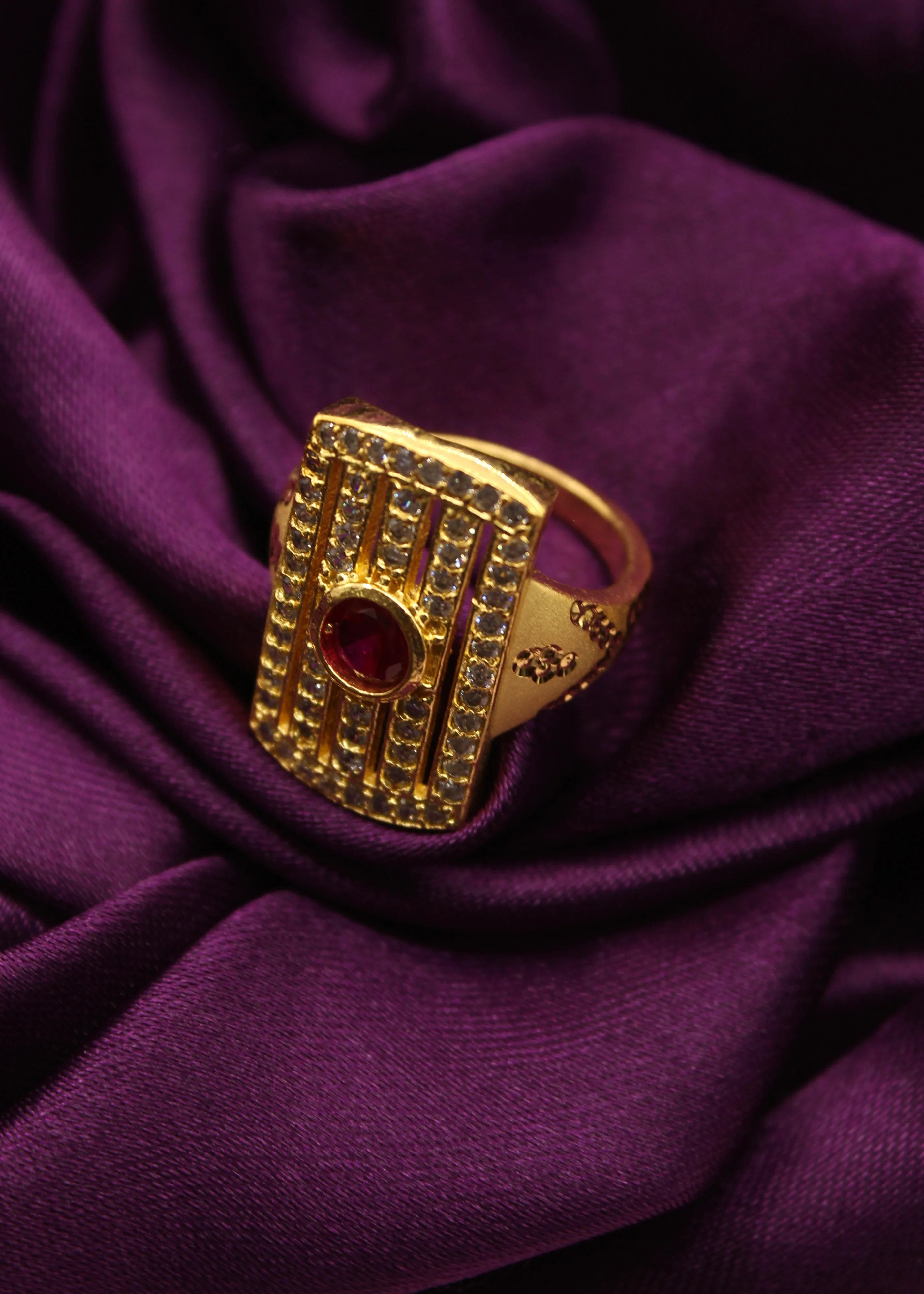 AMAZING GOLD PLATED FINGER RING - Image 2